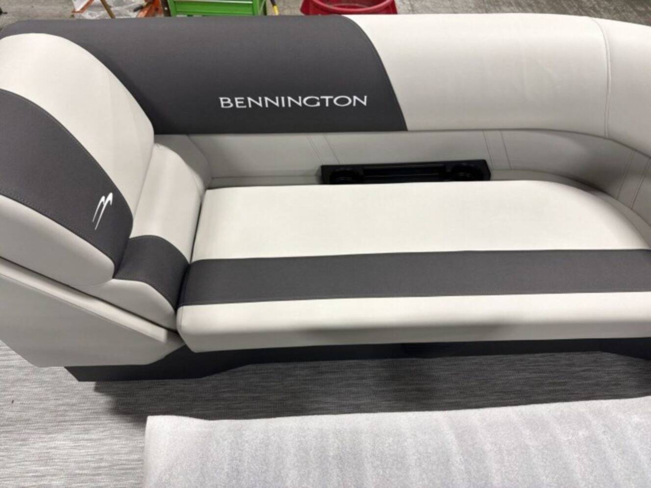 A photo of this 2026 Bennington S Quad Bench 22 SSR