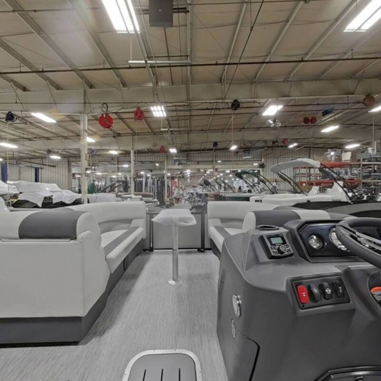 A photo of this 2026 Bennington S Quad Bench 22 SSR