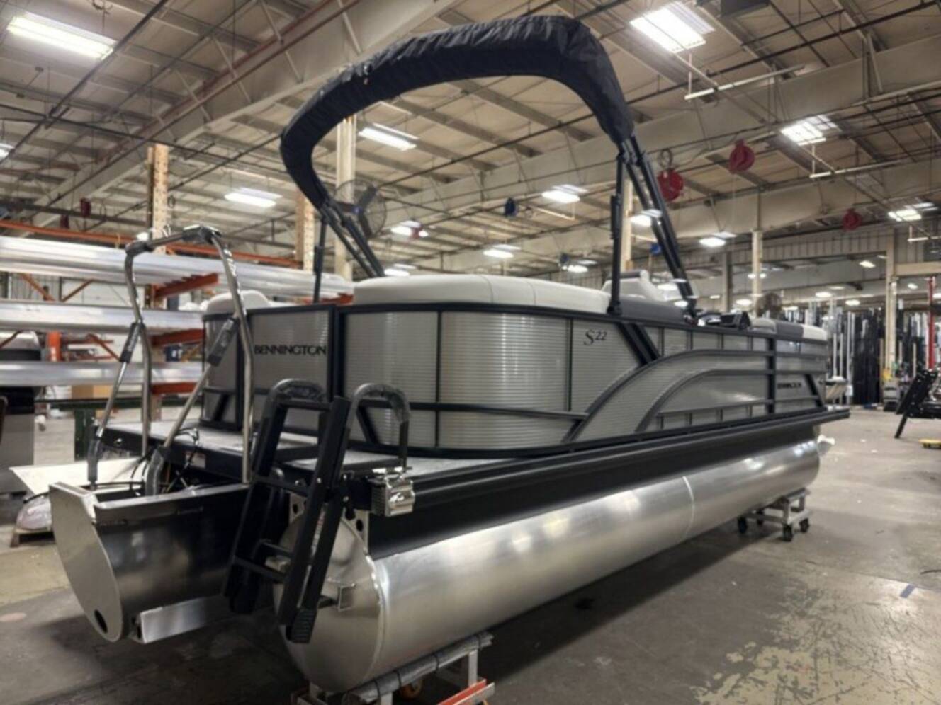 A photo of this 2026 Bennington S Quad Bench 22 SSR
