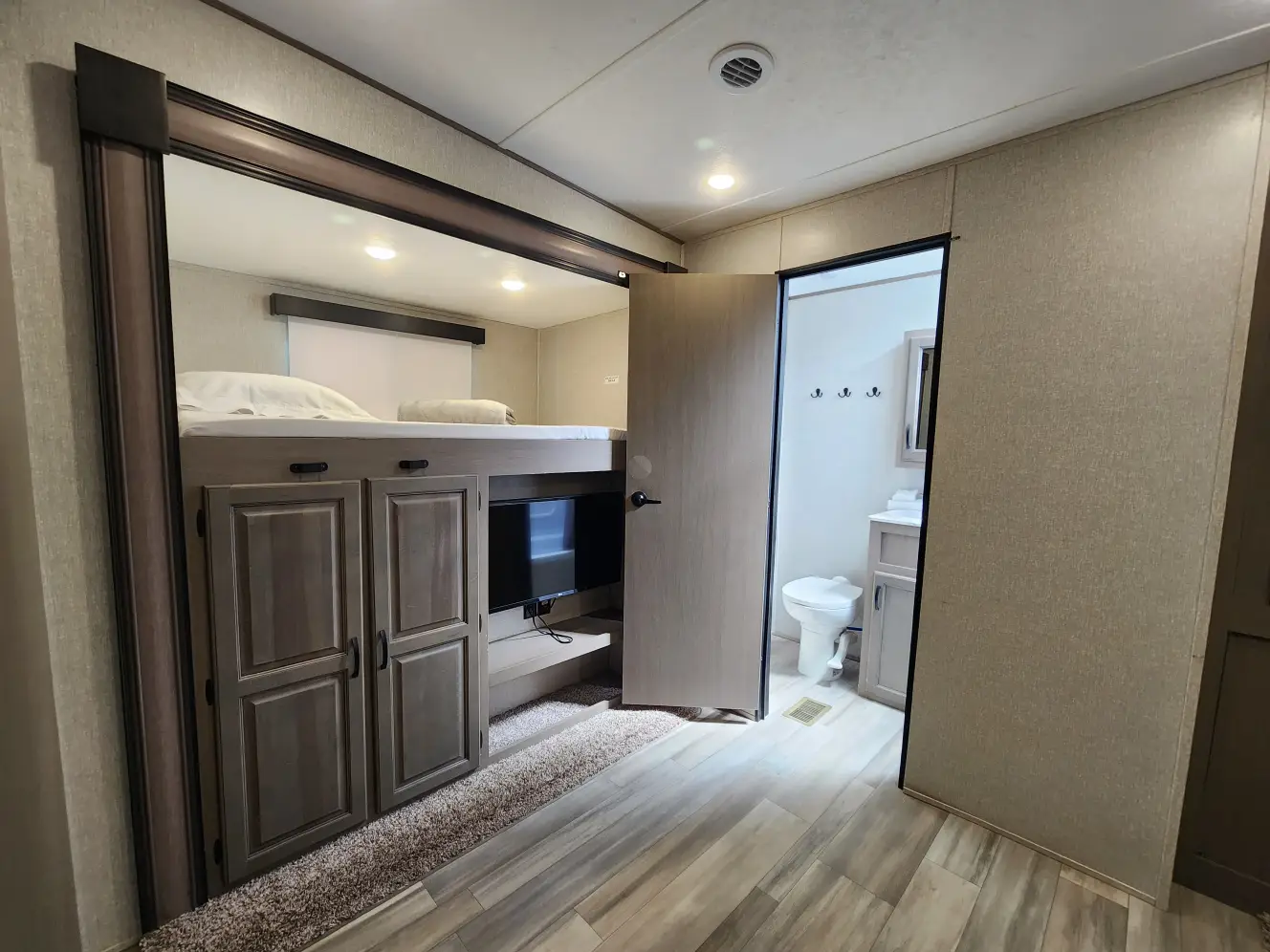 A photo of this 2022 Coachmen CHAPARRAL 367BH