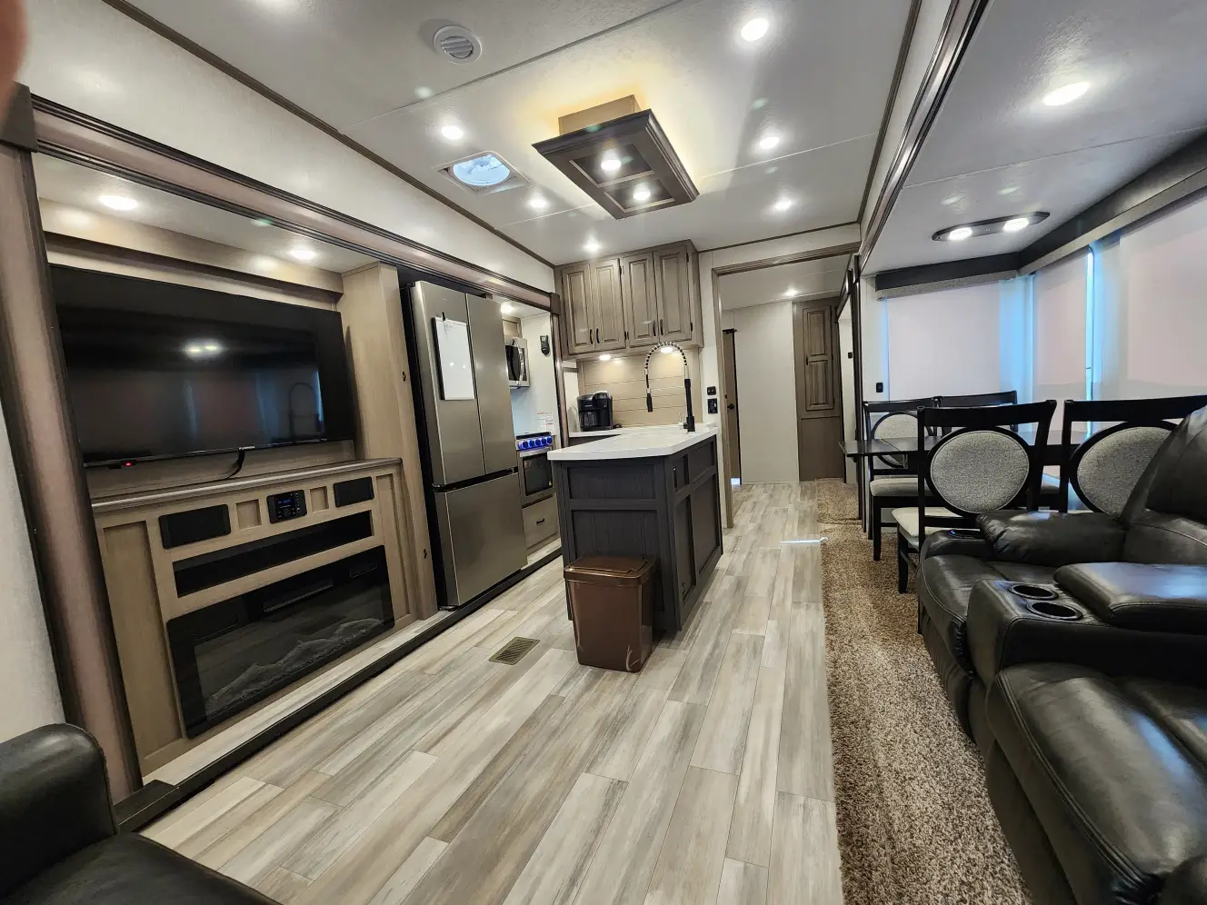 A photo of this 2022 Coachmen CHAPARRAL 367BH