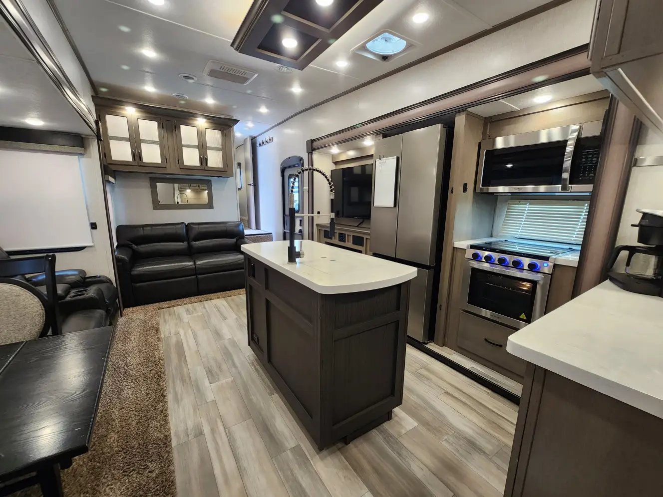 A photo of this 2022 Coachmen CHAPARRAL 367BH