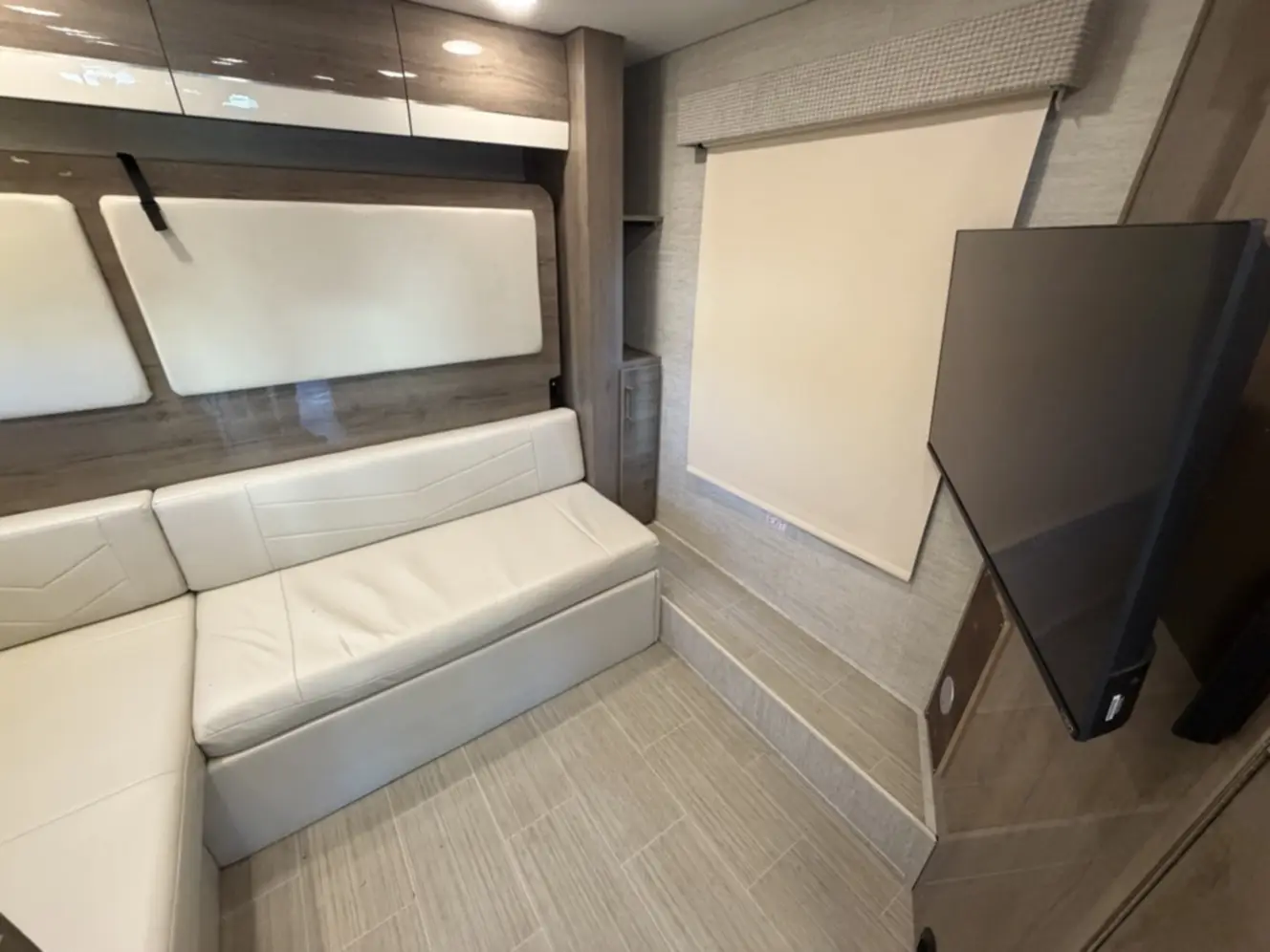 A photo of this 2022 Jayco MELBOURNE PRESTIGE 24NP