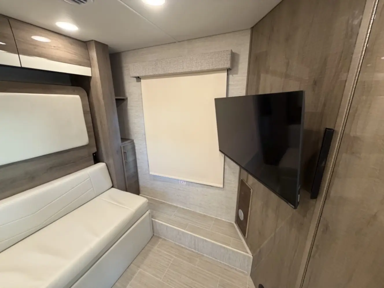 A photo of this 2022 Jayco MELBOURNE PRESTIGE 24NP