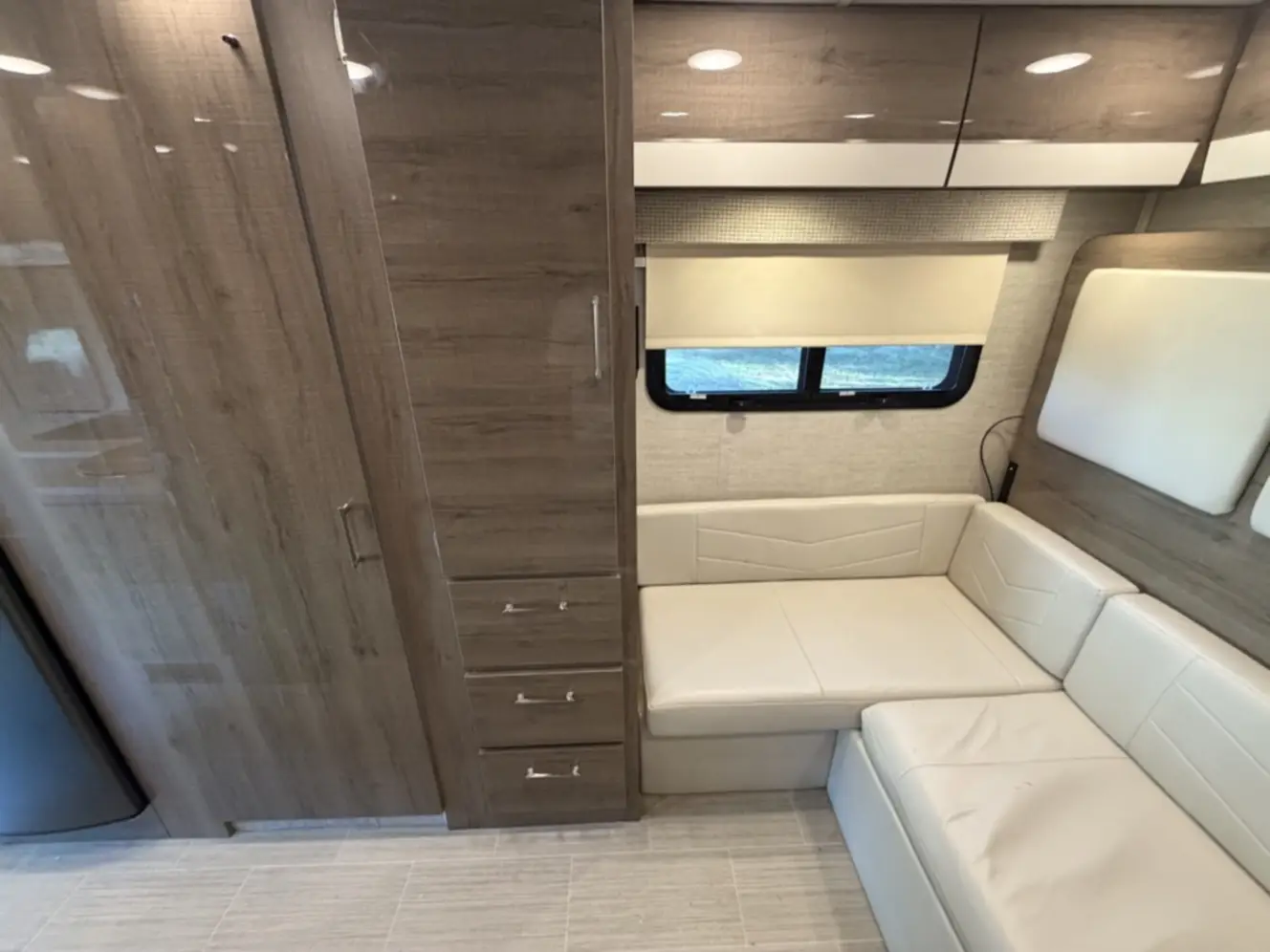 A photo of this 2022 Jayco MELBOURNE PRESTIGE 24NP