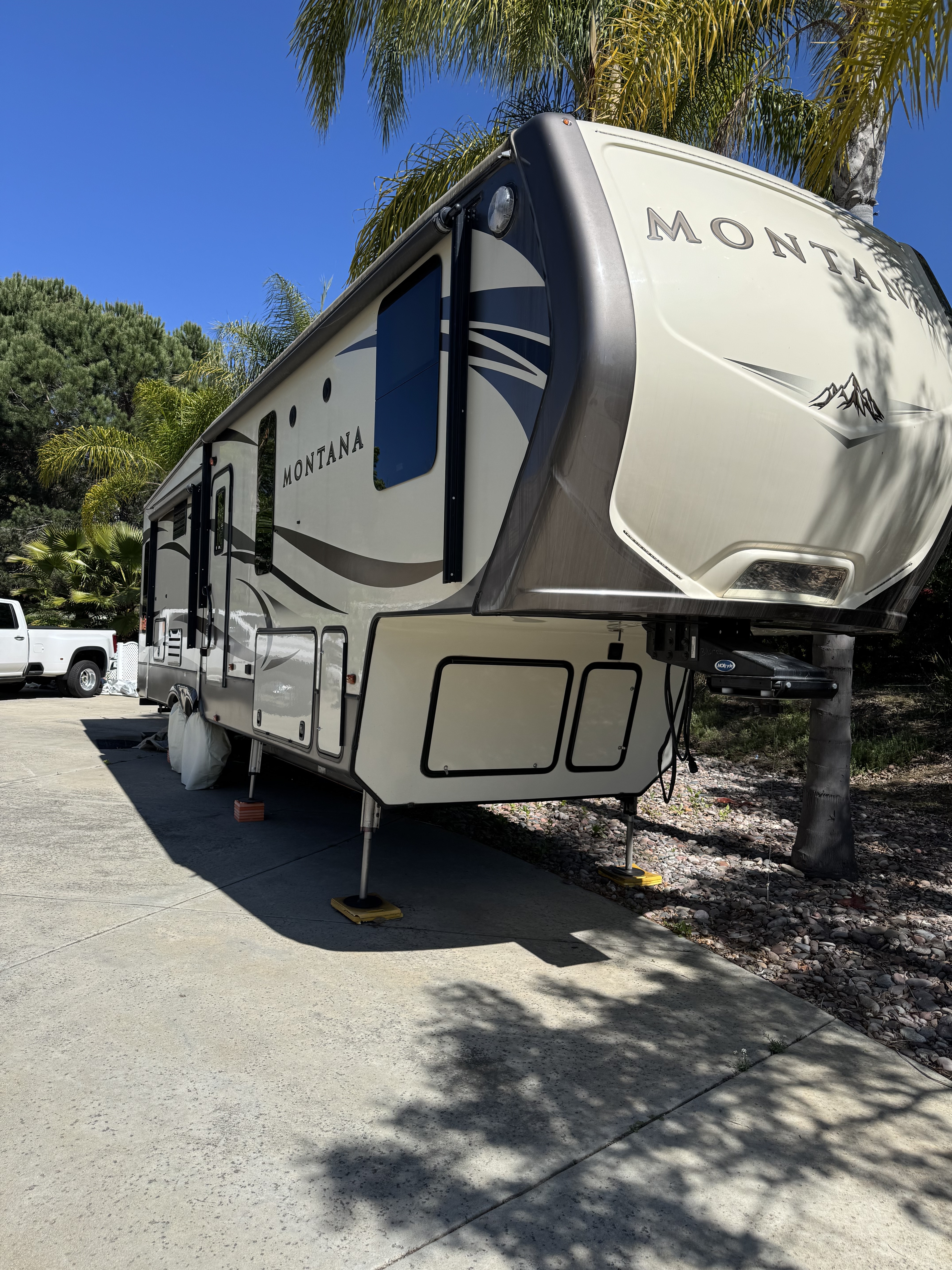 2017 Keystone MONTANA 3160RL RV
