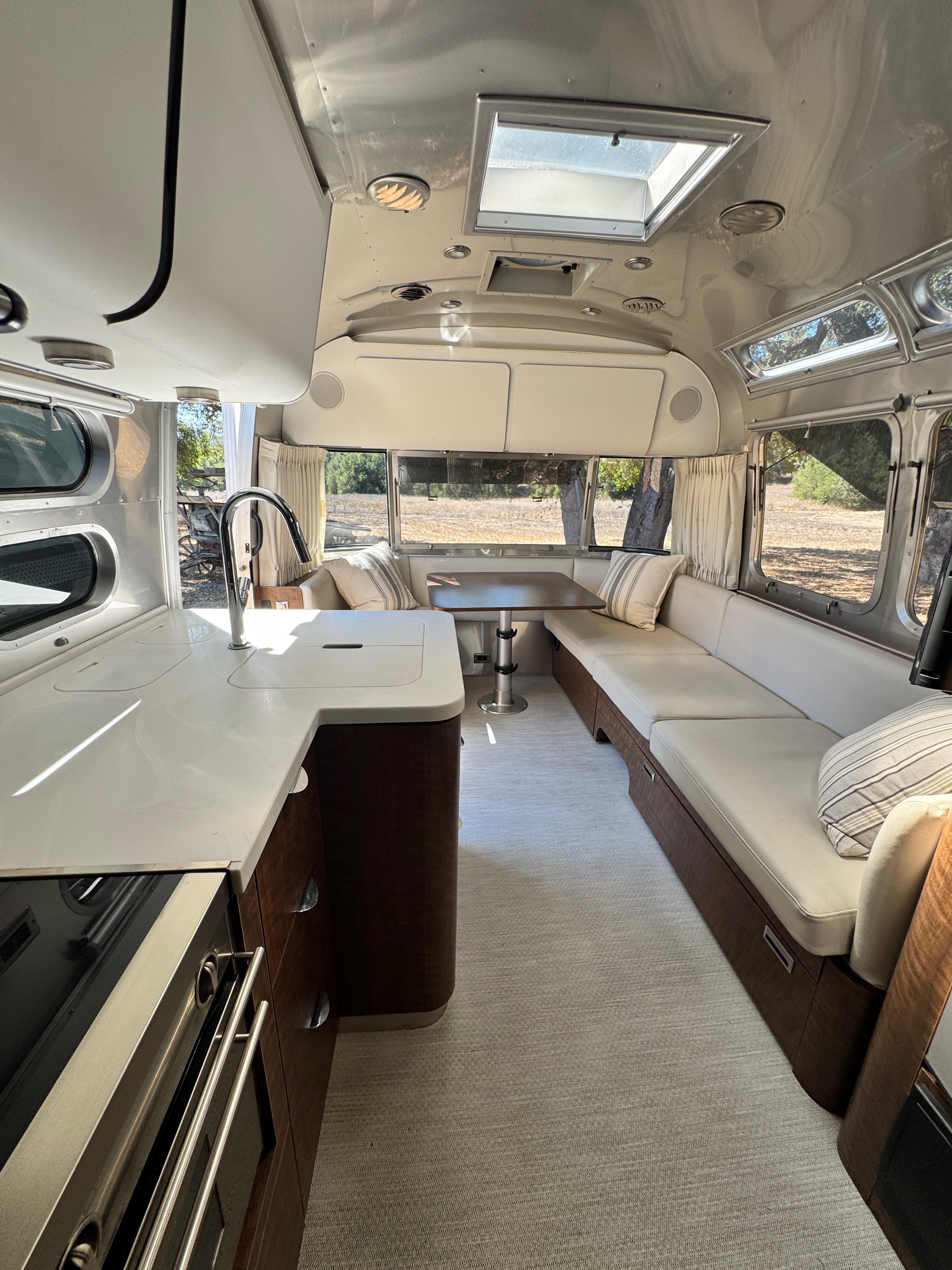 2019 Airstream GLOBETROTTER 27FBQ in hermosa beach CA