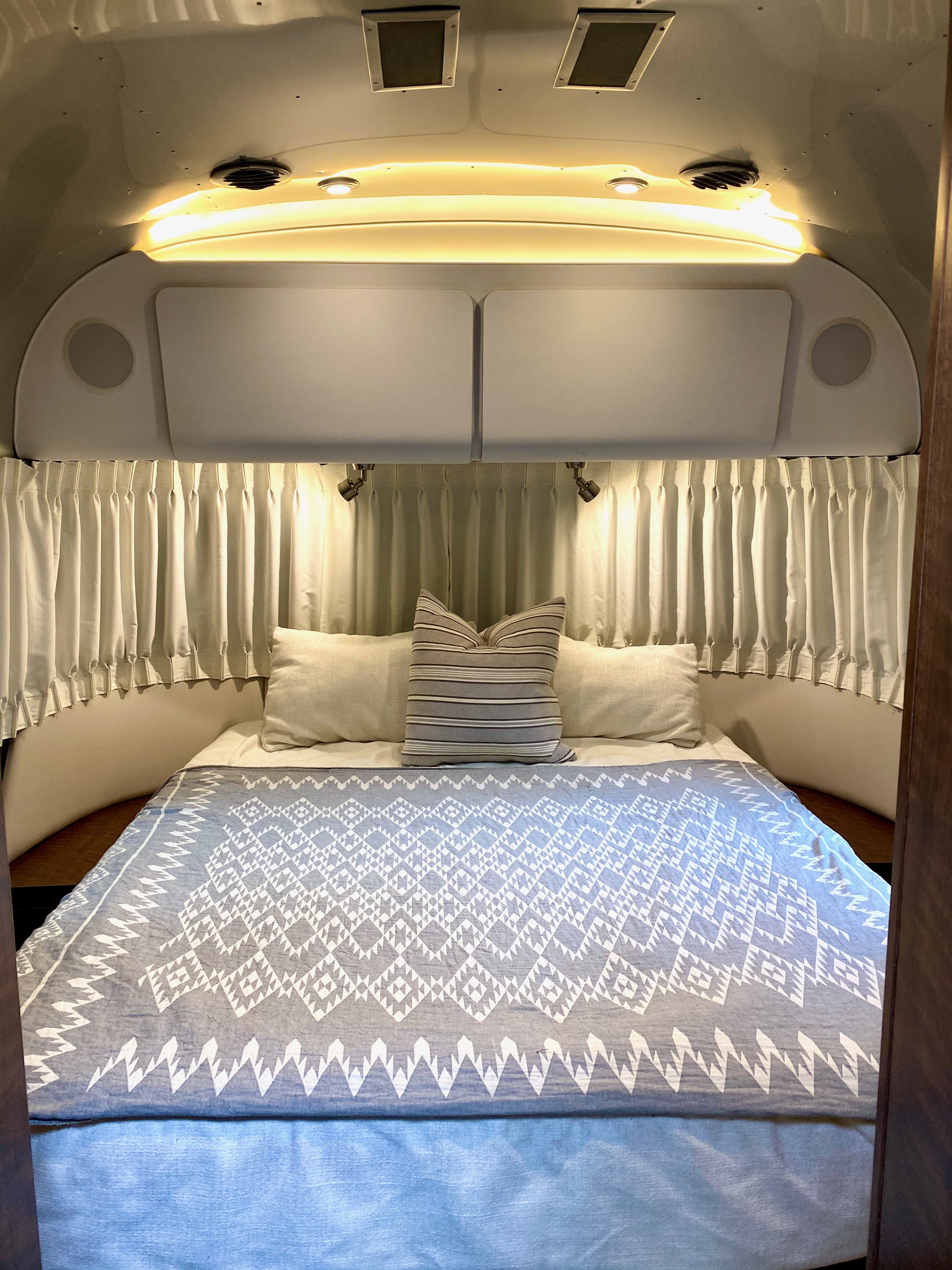2019 Airstream GLOBETROTTER 27FBQ in hermosa beach CA