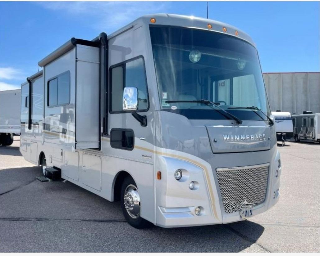 2020 Winnebago ADVENTURER 30T RV