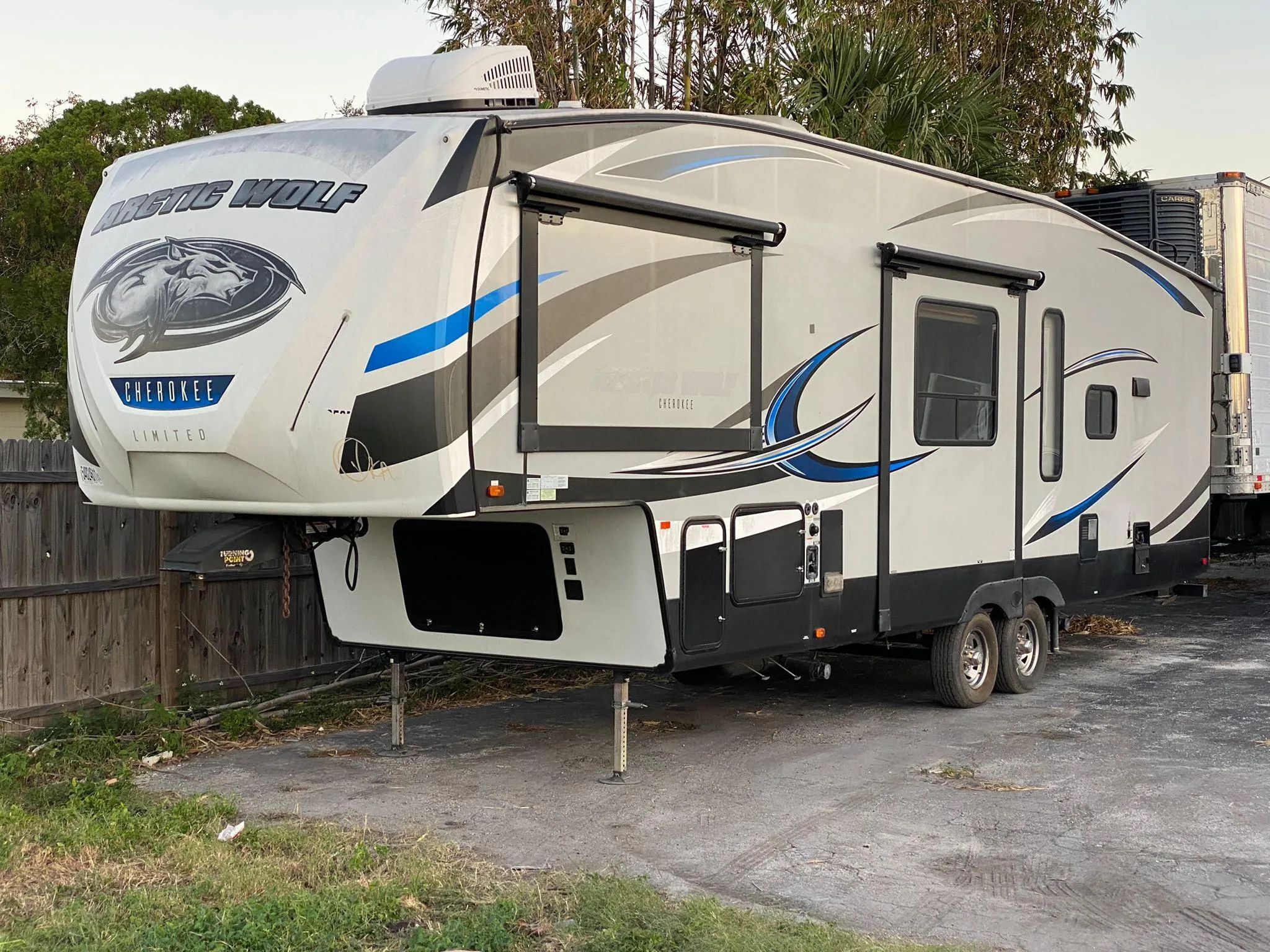 2018 Forest River CHEROKEE ARCTIC WOLF 285DRL4 in largo FL