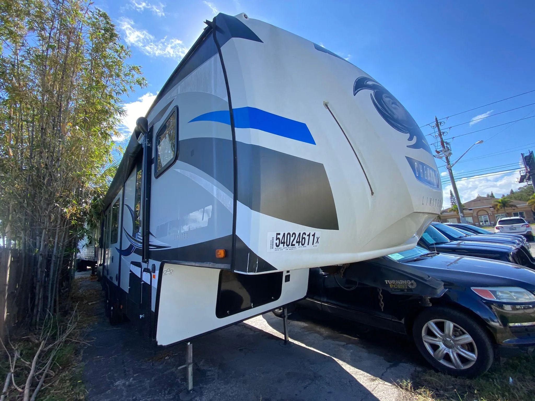 2018 Forest River CHEROKEE ARCTIC WOLF 285DRL4 in largo FL