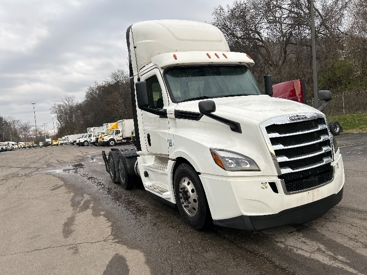 2020 FREIGHTLINER CASCADIA 126 in Knoxville, TN