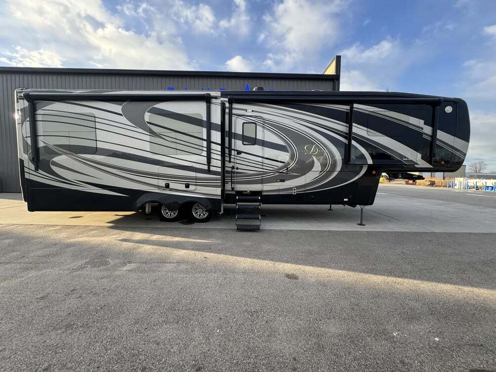 2021 DRV Mobile Suite 40KSSB4 in holland MI