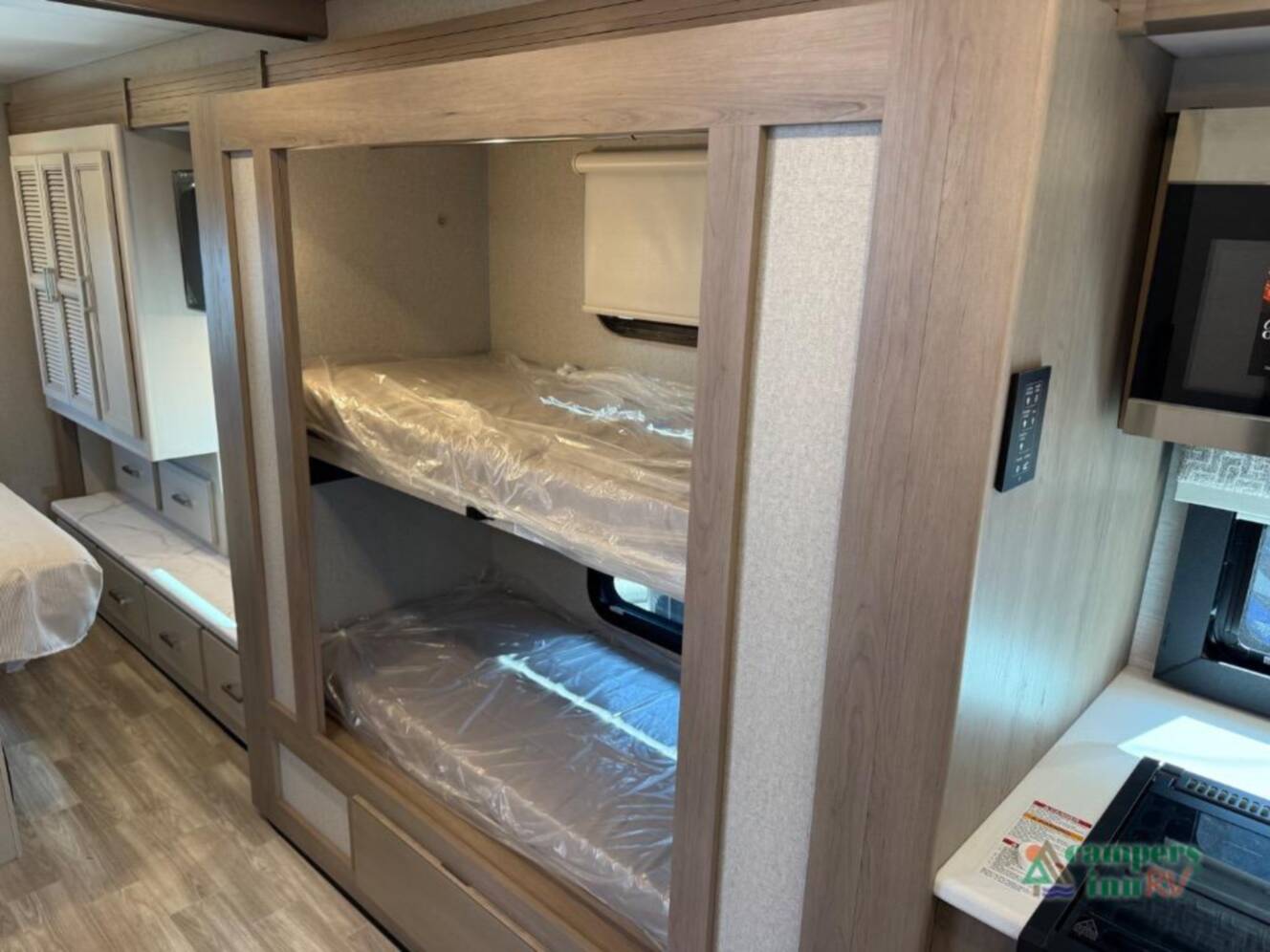 A photo of this 2026 Thor Motor Coach Omni Trail R36