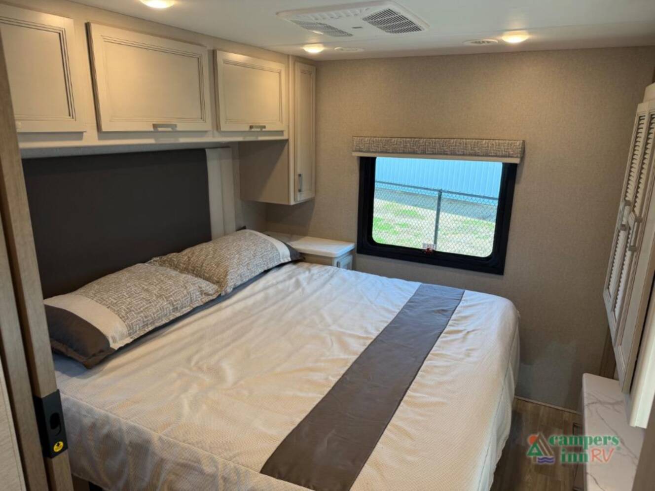 A photo of this 2026 Thor Motor Coach Omni Trail R36