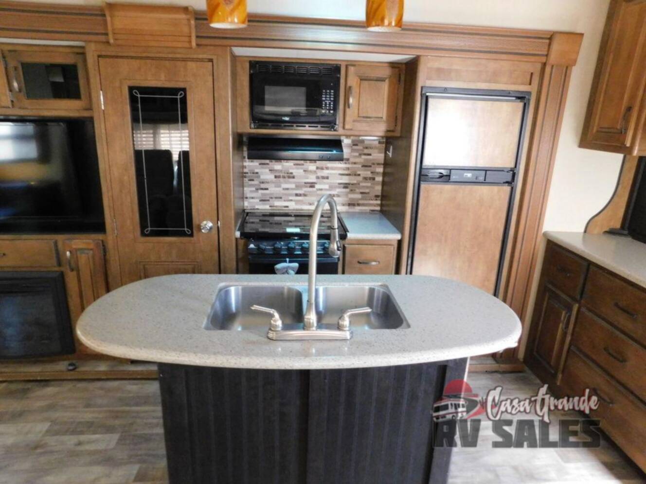 A photo of this 2016 Grand Design Reflection 303RLS