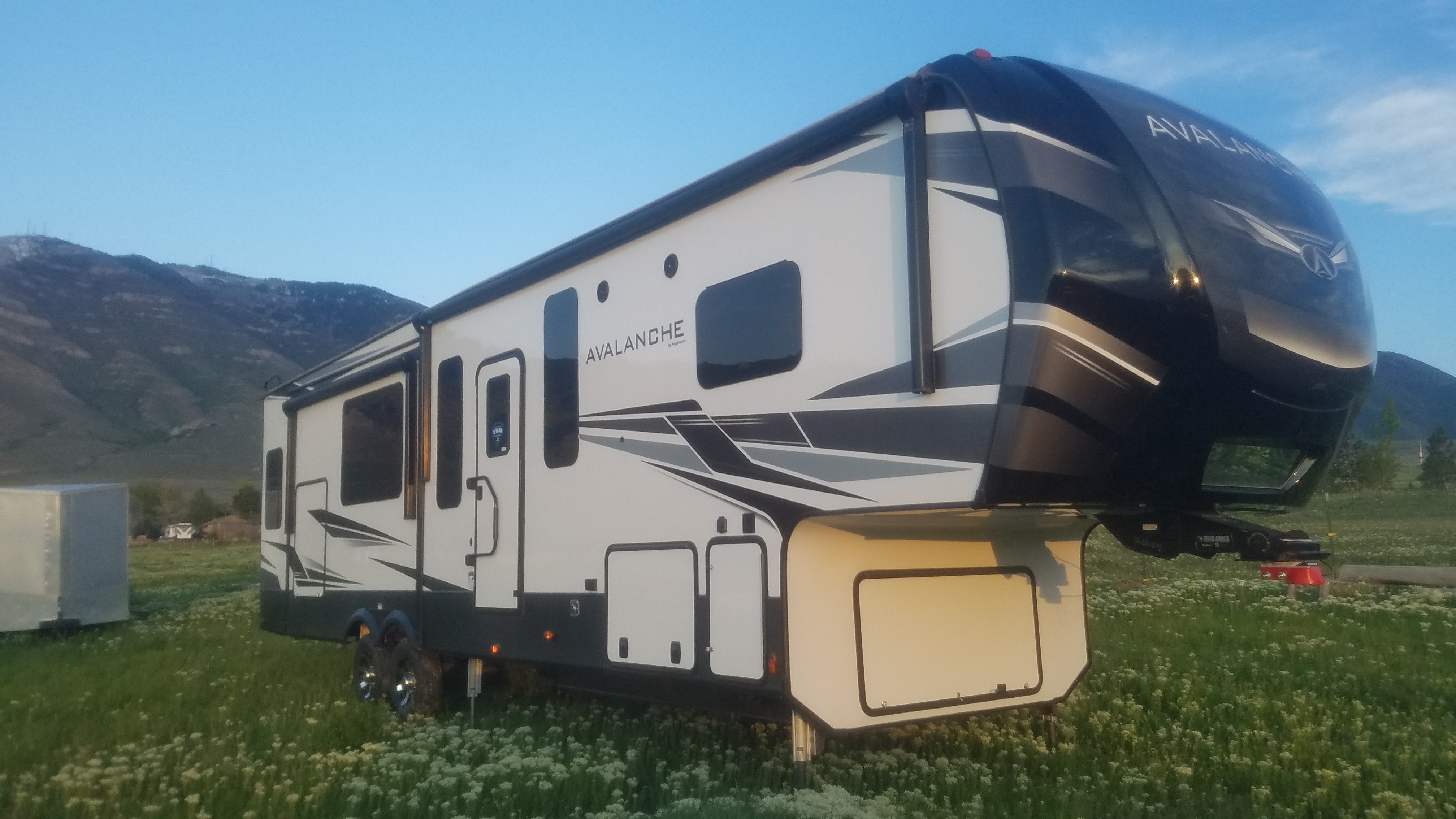 2021 Keystone AVALANCHE 338GK RV