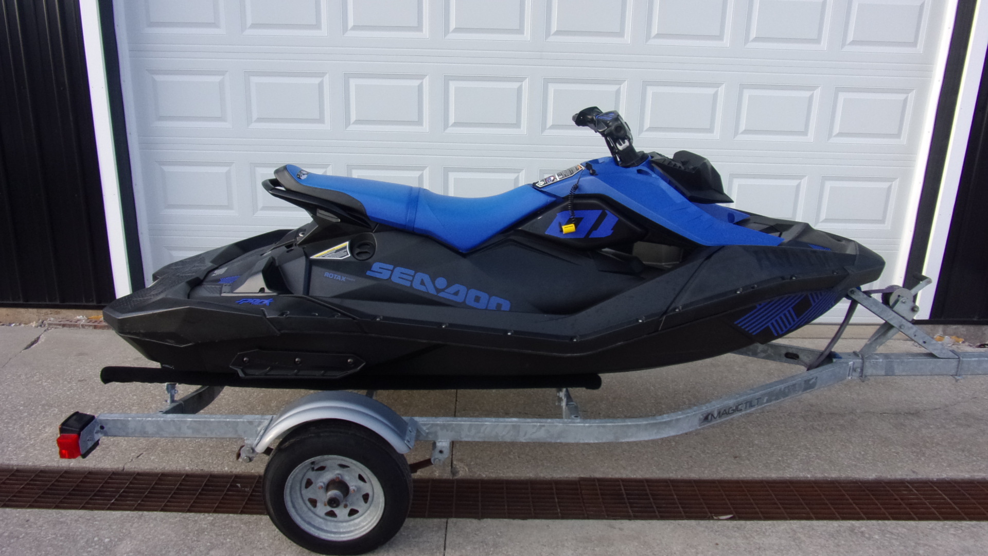 2022 Sea-Doo SPARK TRIXX 3-UP ROTAX 900 H.O. ACE IBR & SOUND SYSTEM 3-UP ROTAX 900 H.O. ACE IBR & SOUND SYSTEM in Bedford, IN