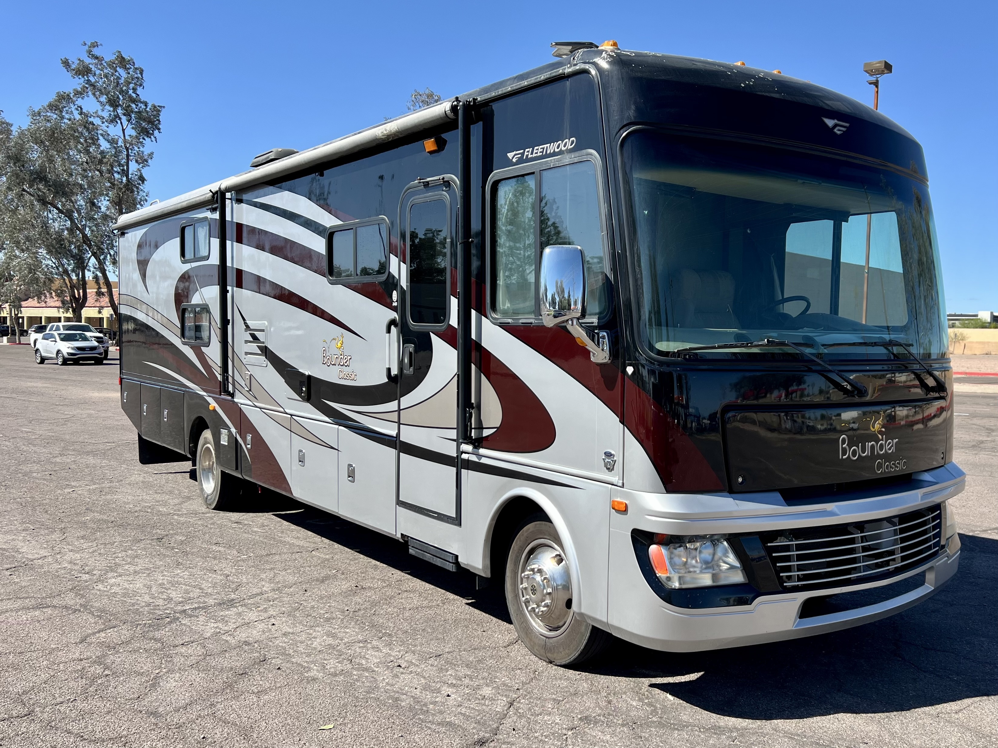 2013 Fleetwood BOUNDER 34B RV
