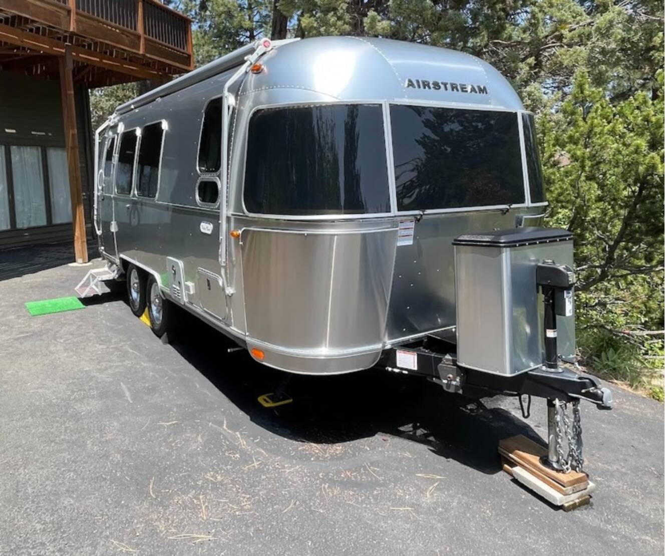 A photo of this 2022 Airstream FLYING CLOUD 23FB QUEEN