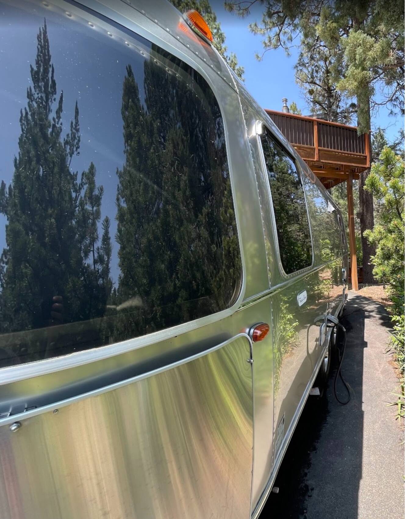 A photo of this 2022 Airstream FLYING CLOUD 23FB QUEEN