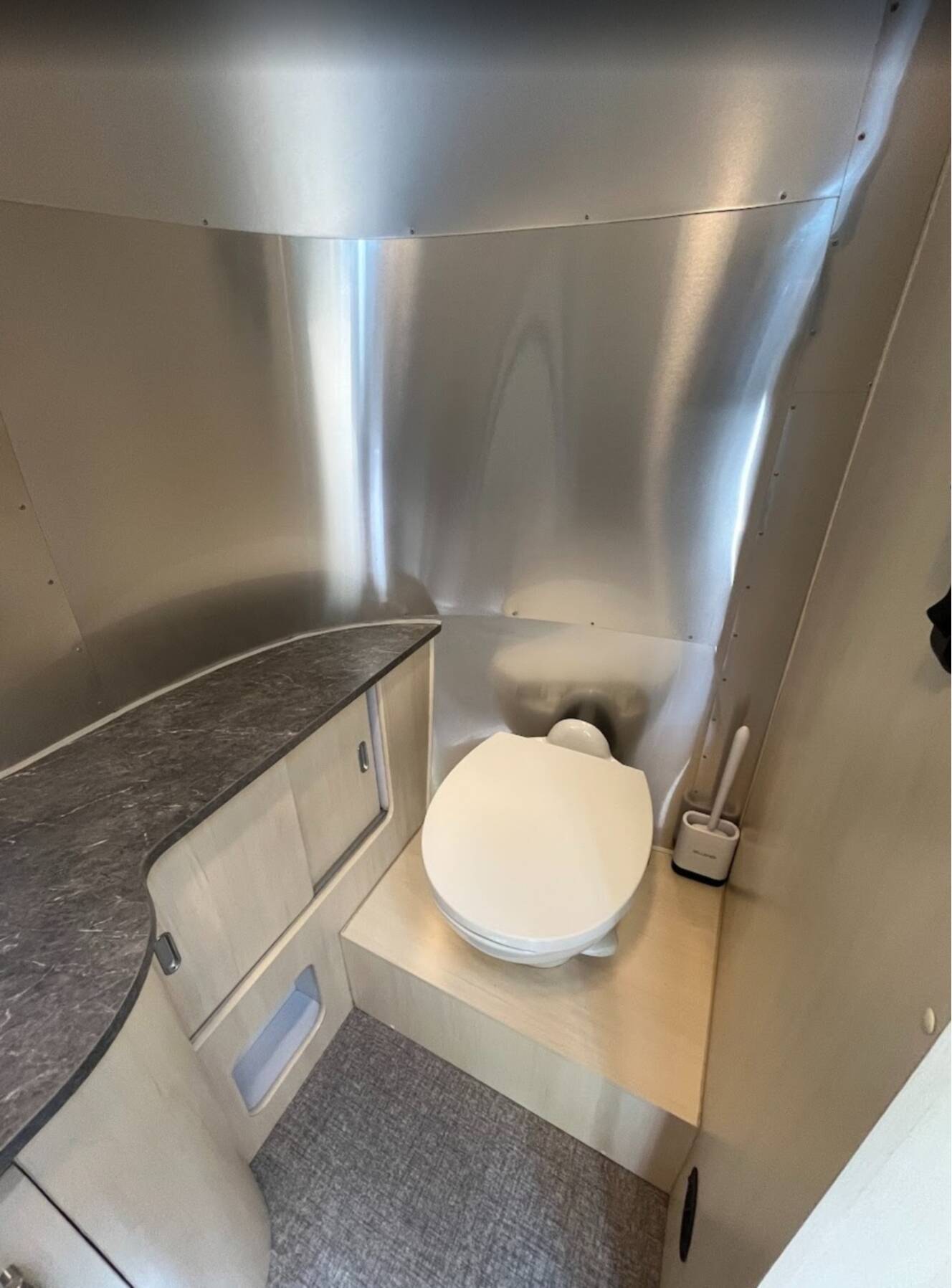 A photo of this 2022 Airstream FLYING CLOUD 23FB QUEEN