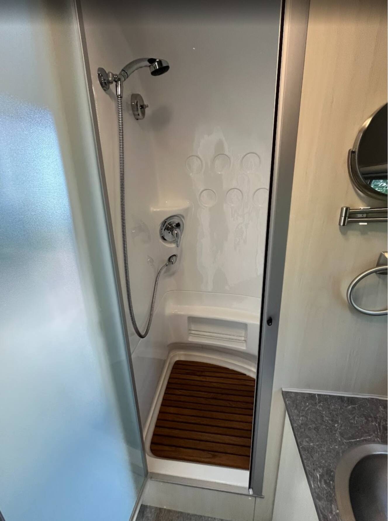 A photo of this 2022 Airstream FLYING CLOUD 23FB QUEEN