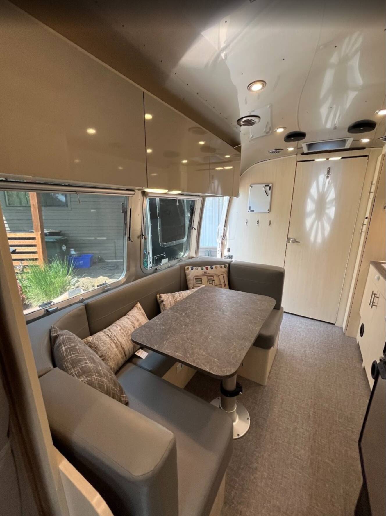 A photo of this 2022 Airstream FLYING CLOUD 23FB QUEEN