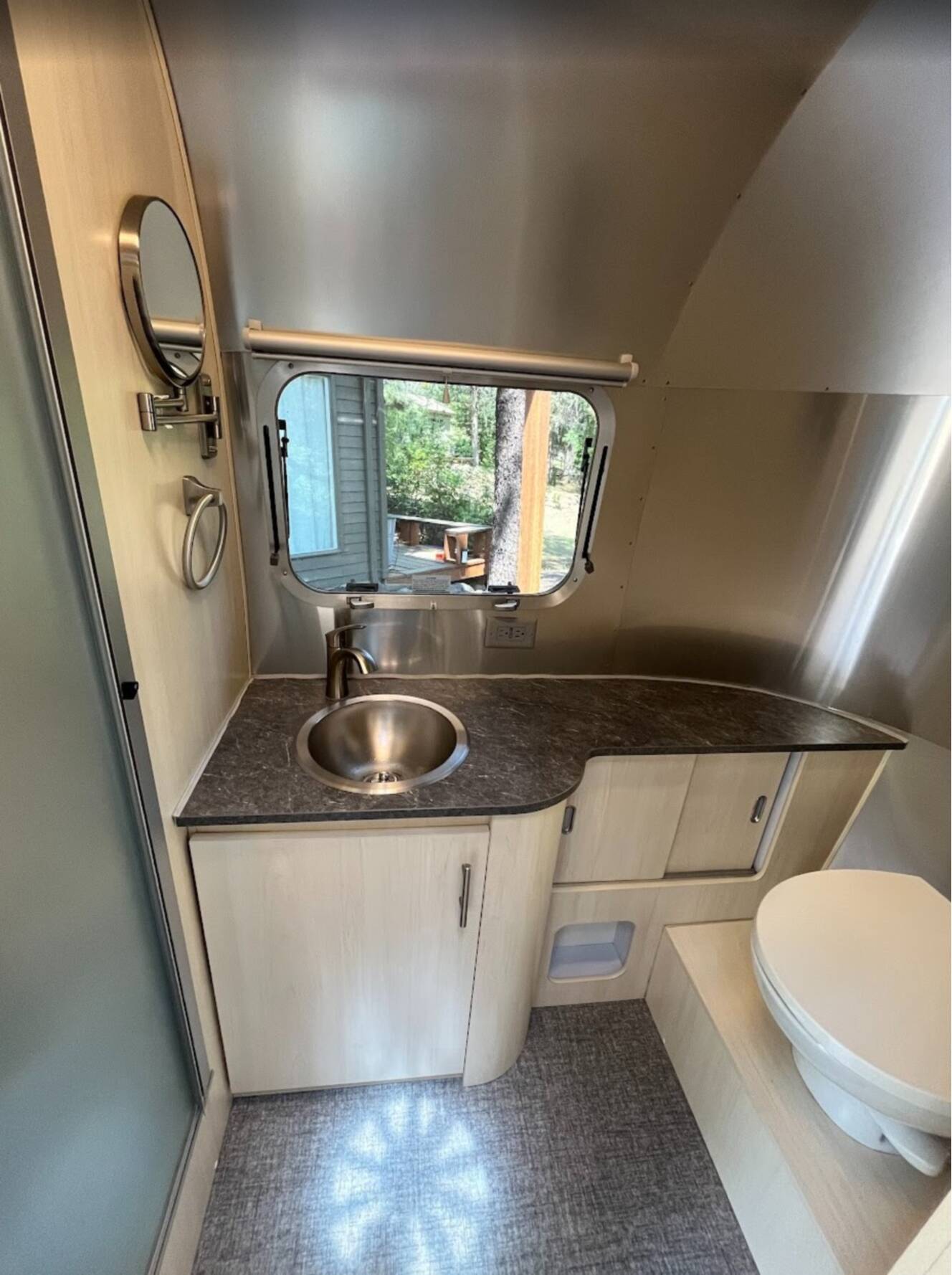 A photo of this 2022 Airstream FLYING CLOUD 23FB QUEEN