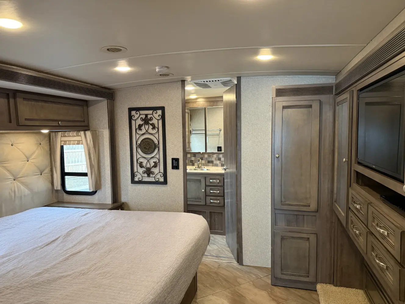 A photo of this 2019 Winnebago FORZA 38F