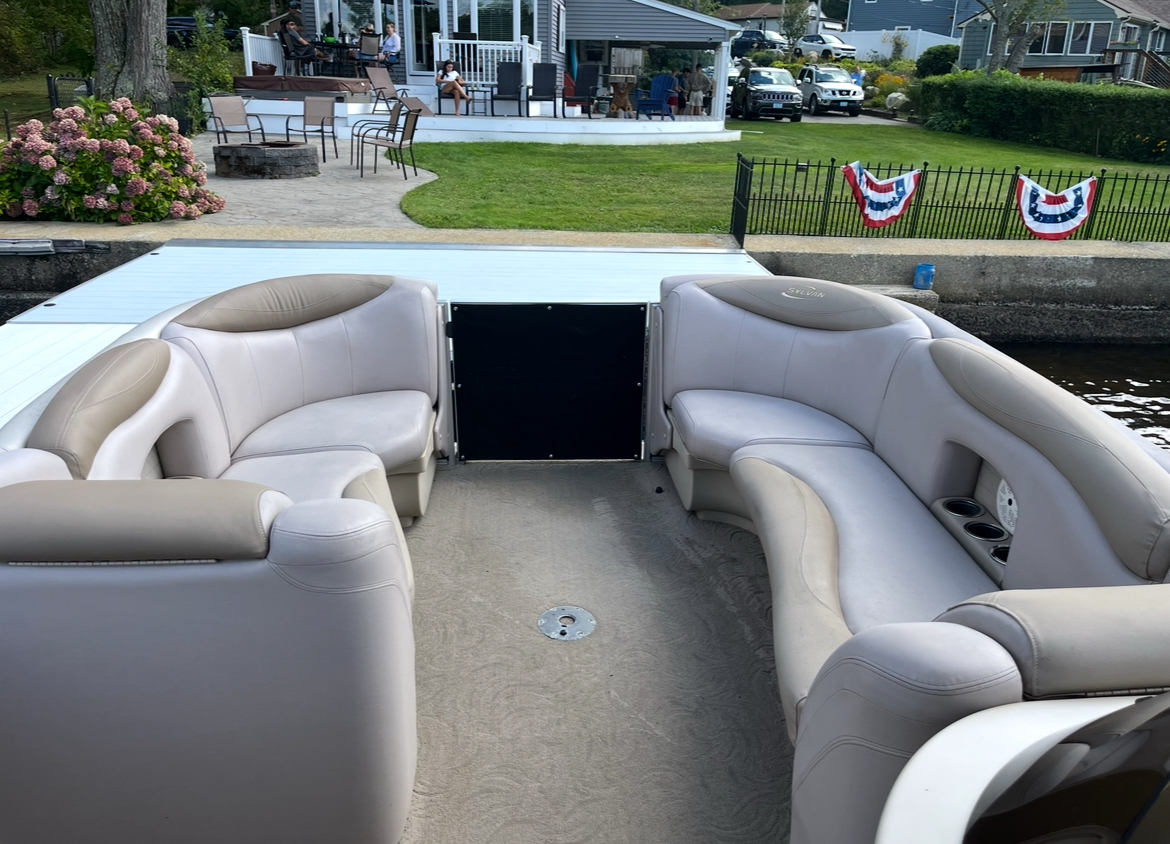 2014 Sylvan pontoon in chepachet RI
