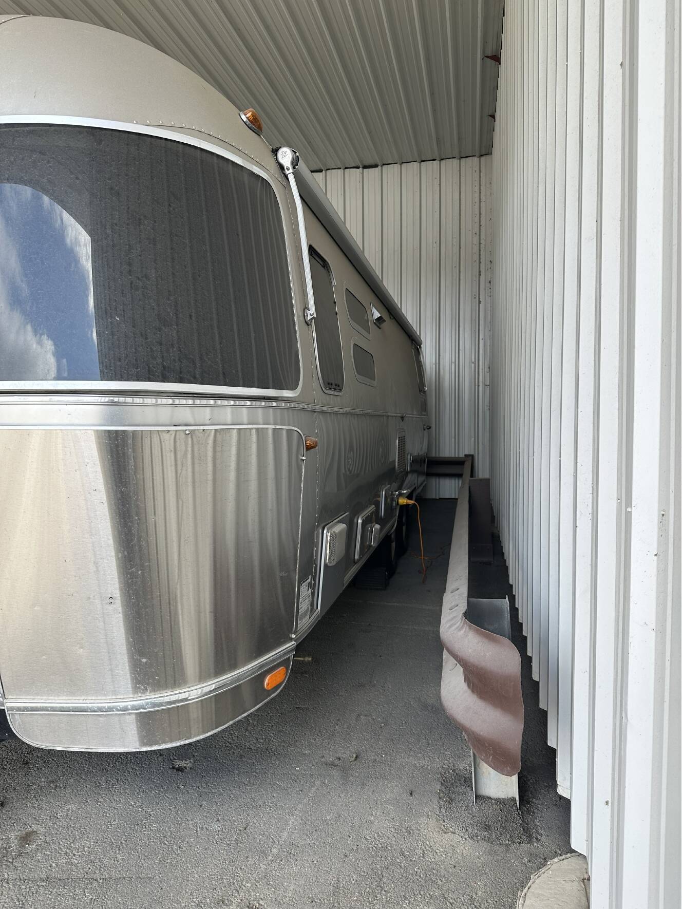 A photo of this 2019 Airstream INTERNATIONAL SIGNATURE 28RBT