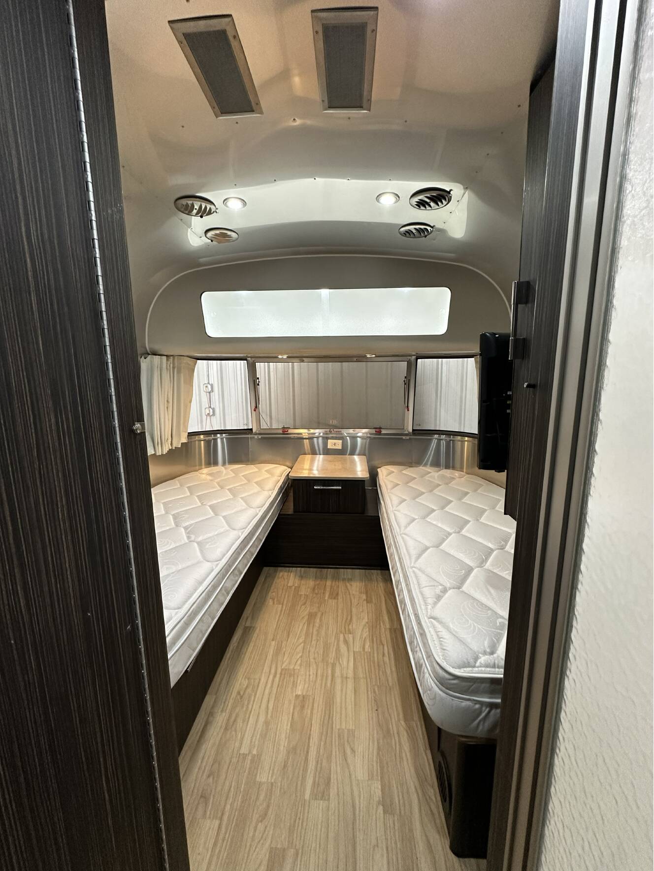 A photo of this 2019 Airstream INTERNATIONAL SIGNATURE 28RBT