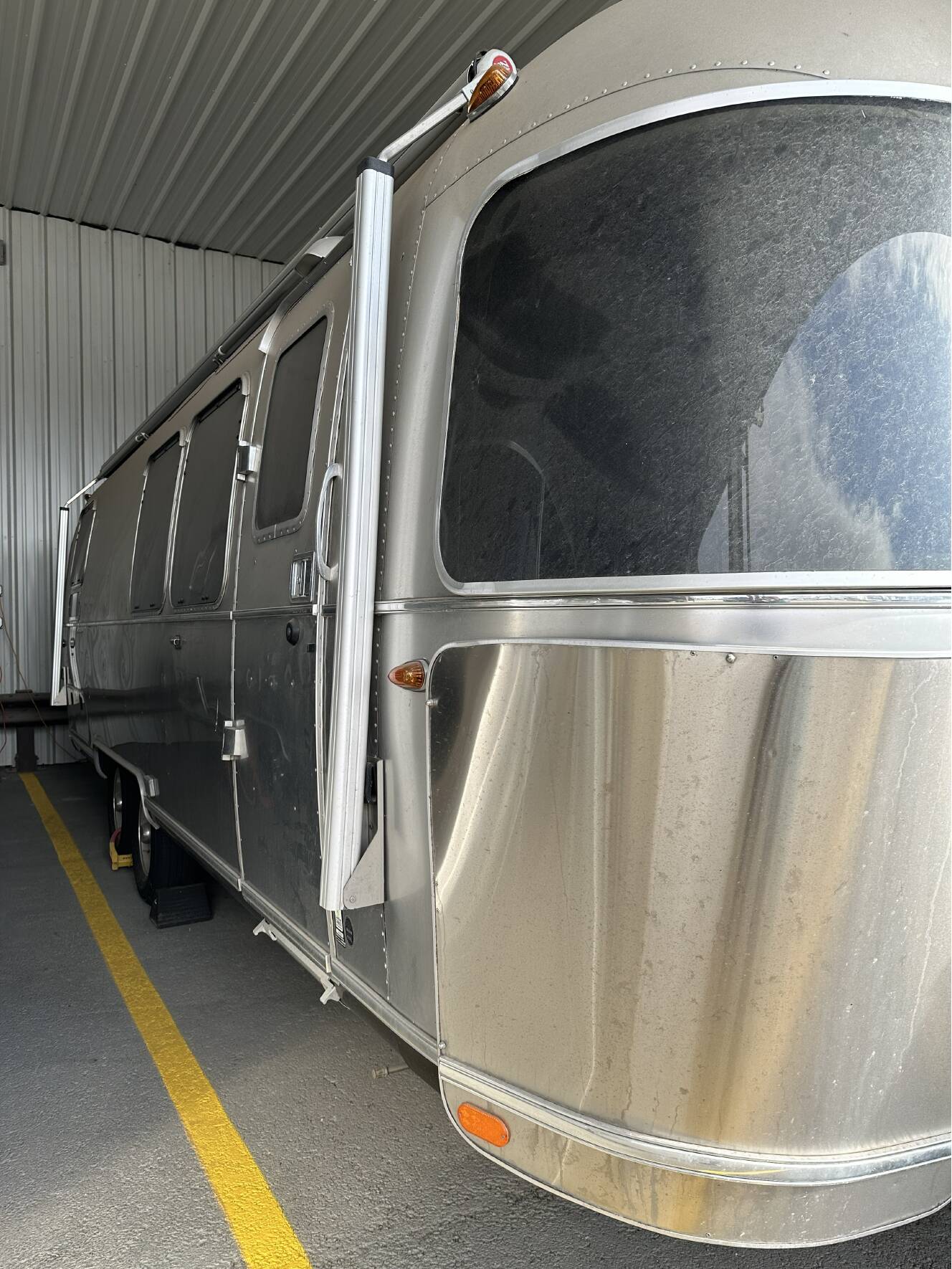 A photo of this 2019 Airstream INTERNATIONAL SIGNATURE 28RBT