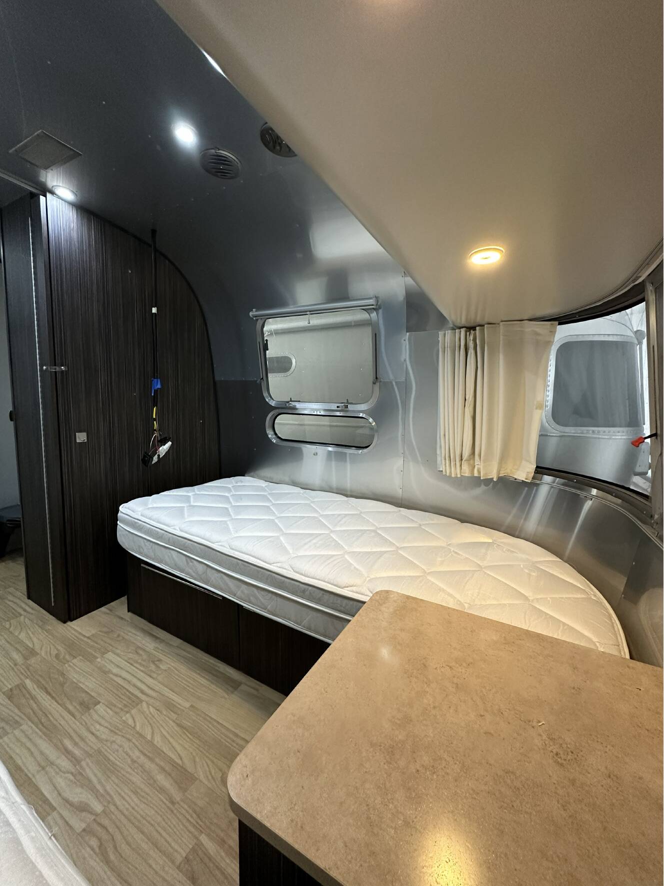A photo of this 2019 Airstream INTERNATIONAL SIGNATURE 28RBT