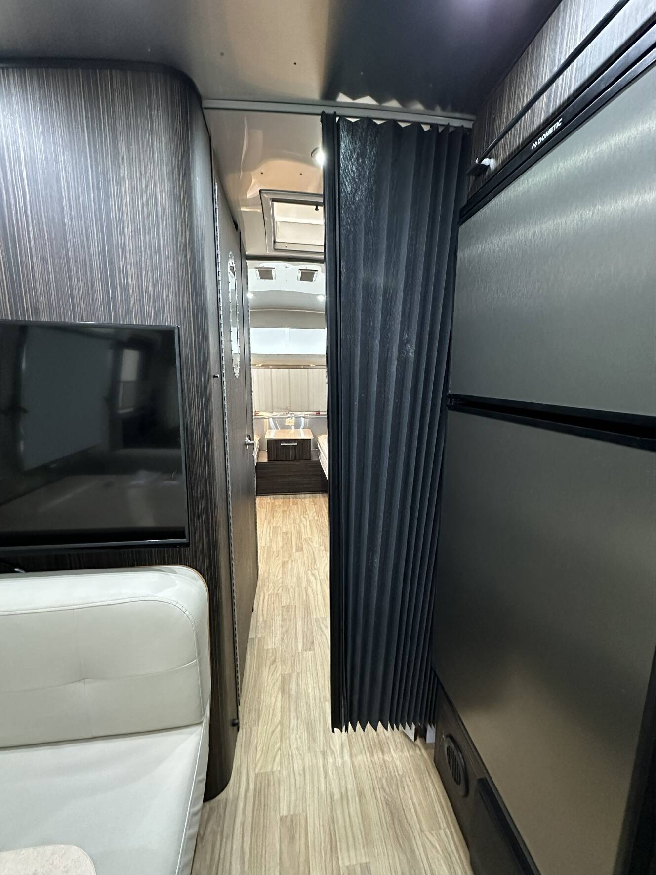 A photo of this 2019 Airstream INTERNATIONAL SIGNATURE 28RBT