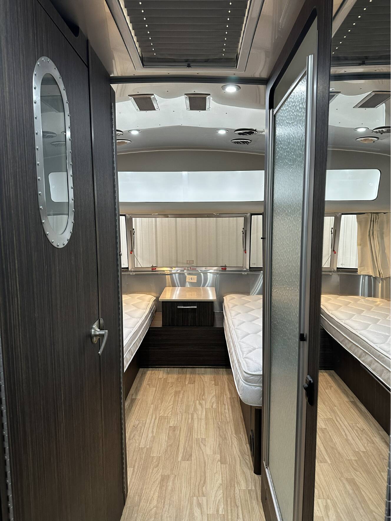 A photo of this 2019 Airstream INTERNATIONAL SIGNATURE 28RBT