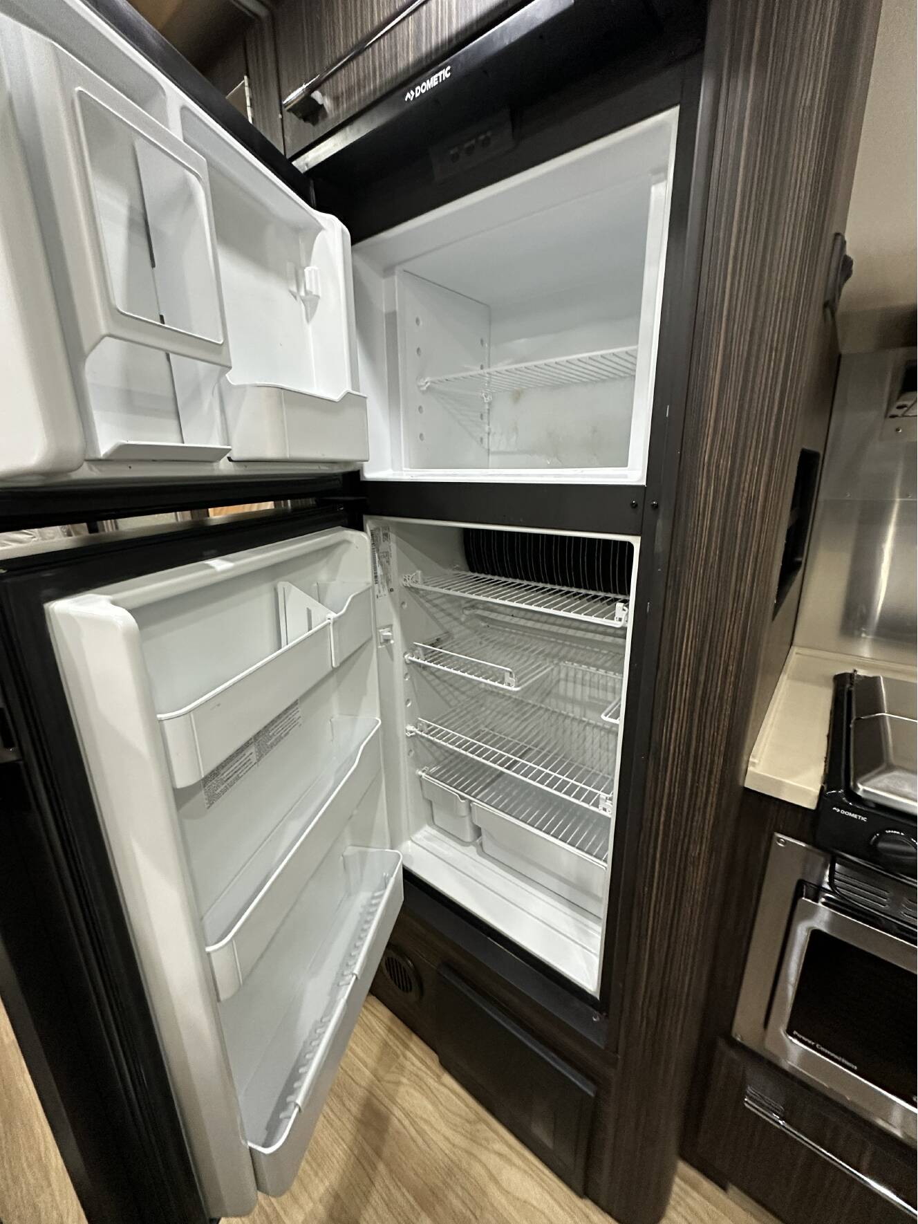 A photo of this 2019 Airstream INTERNATIONAL SIGNATURE 28RBT