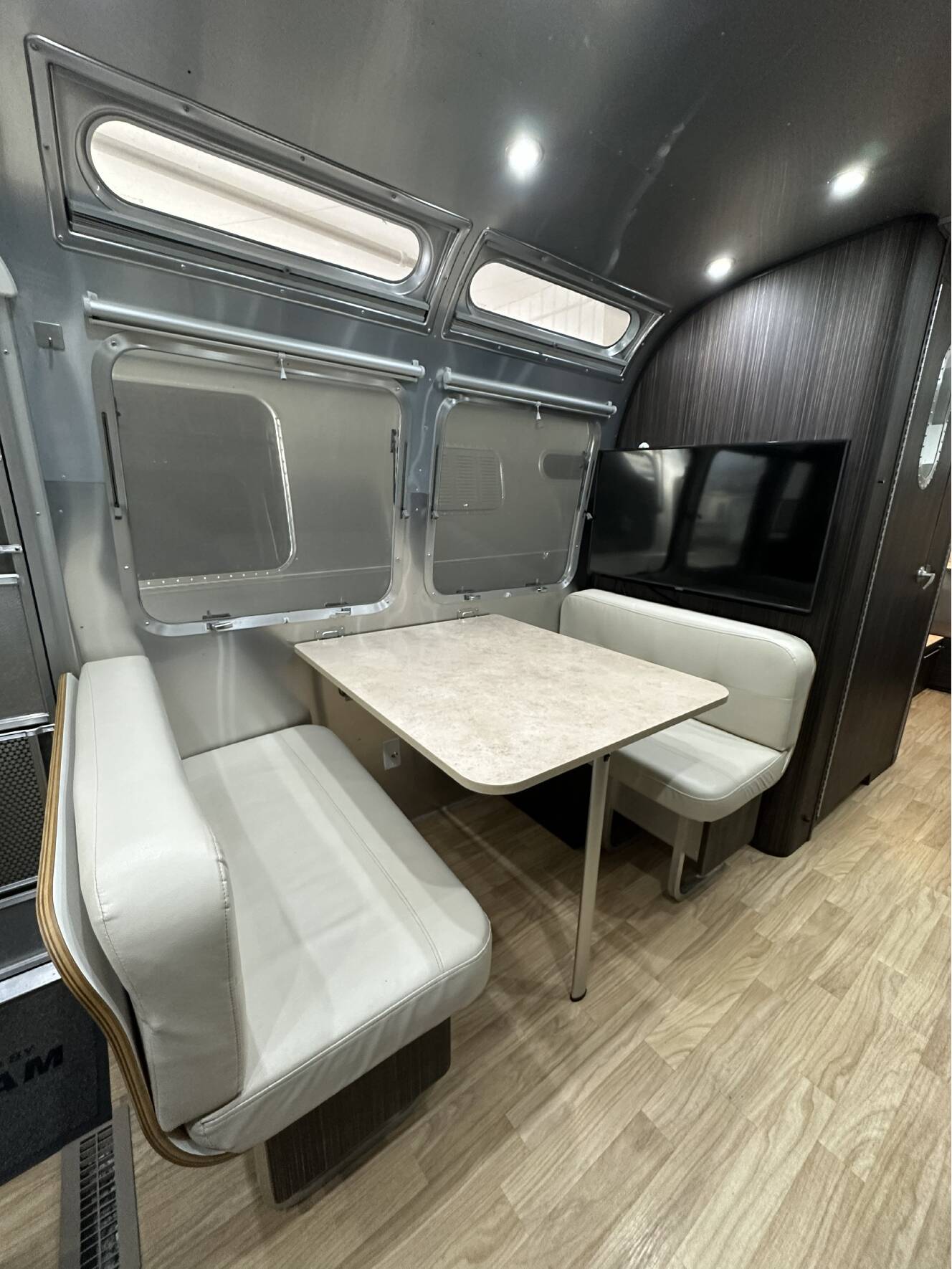 A photo of this 2019 Airstream INTERNATIONAL SIGNATURE 28RBT