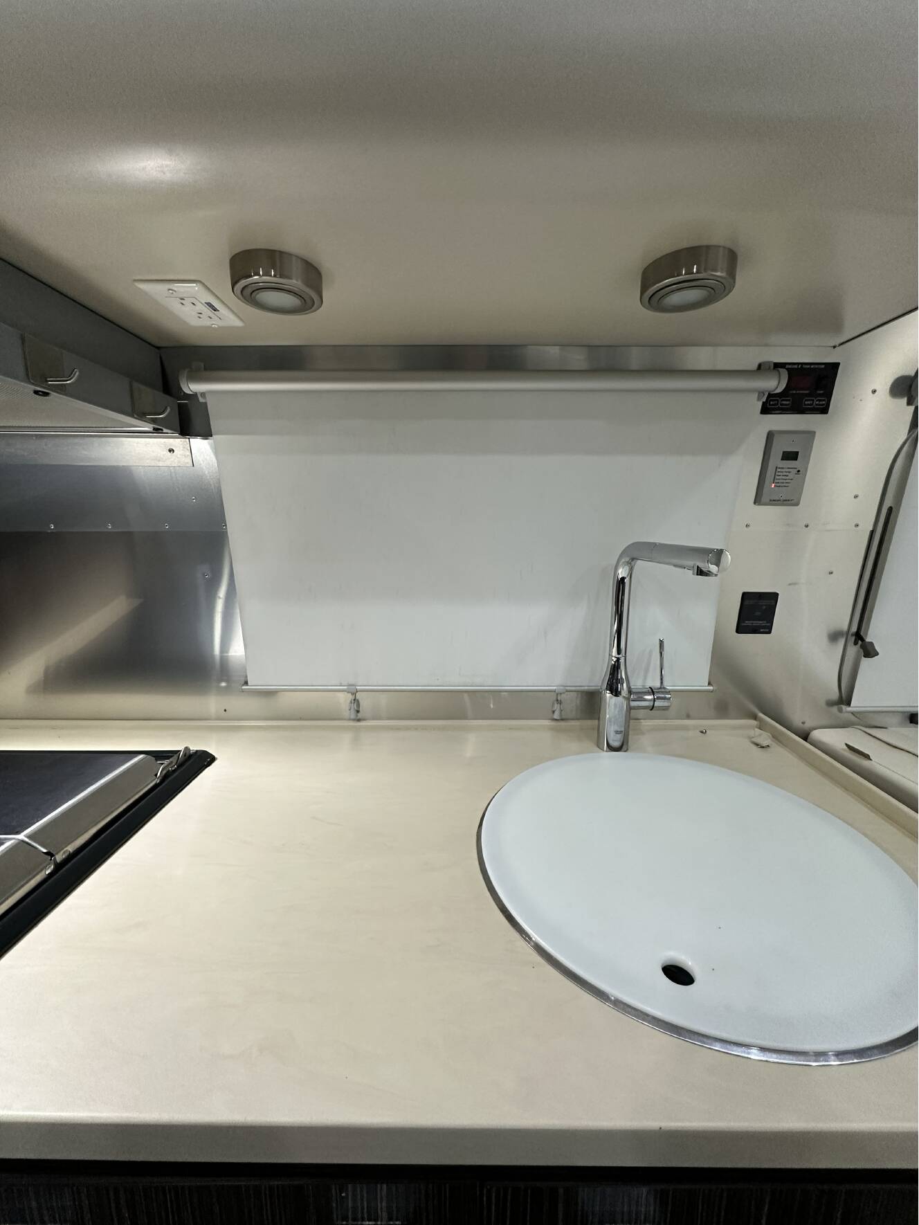 A photo of this 2019 Airstream INTERNATIONAL SIGNATURE 28RBT