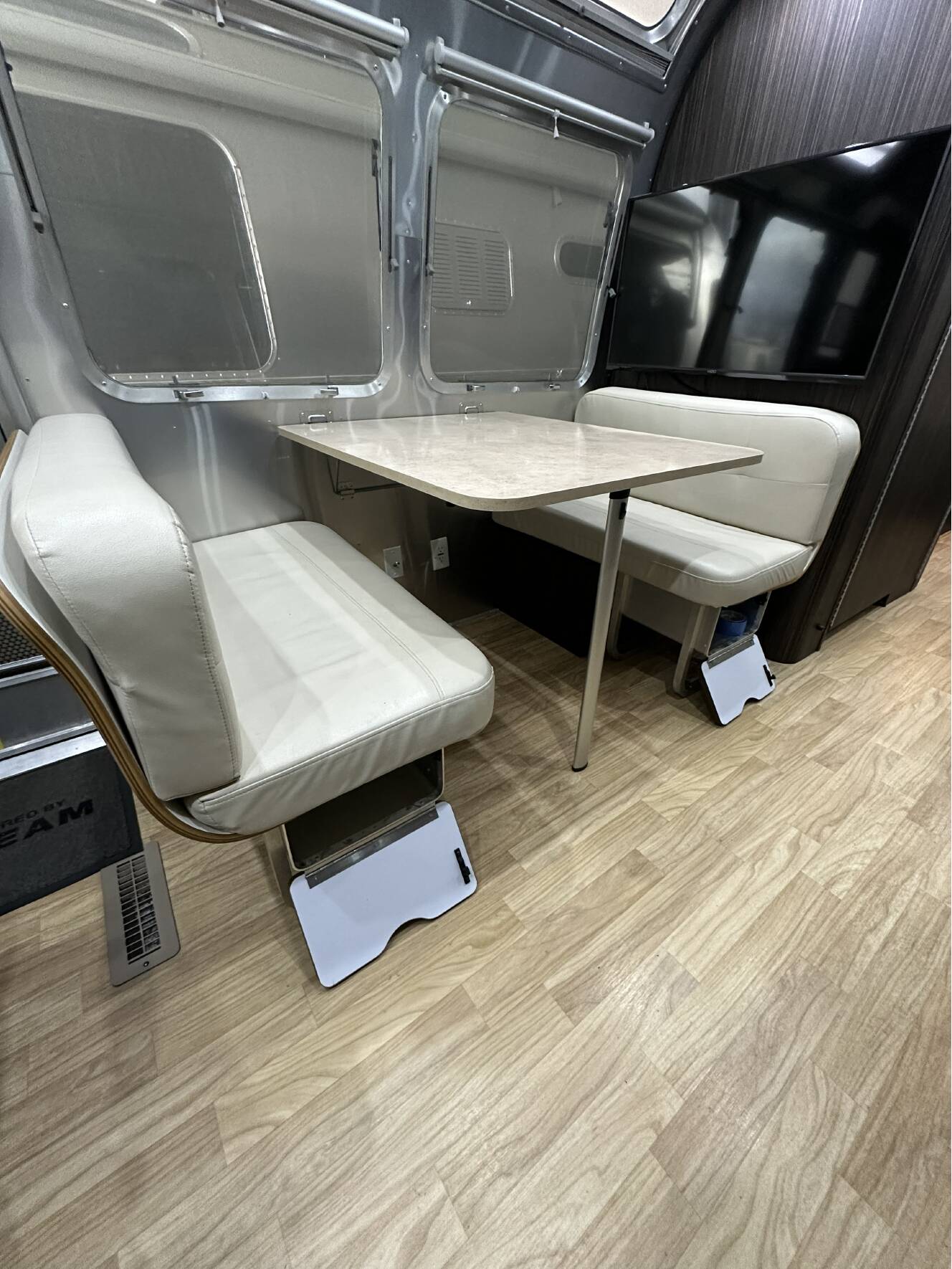 A photo of this 2019 Airstream INTERNATIONAL SIGNATURE 28RBT