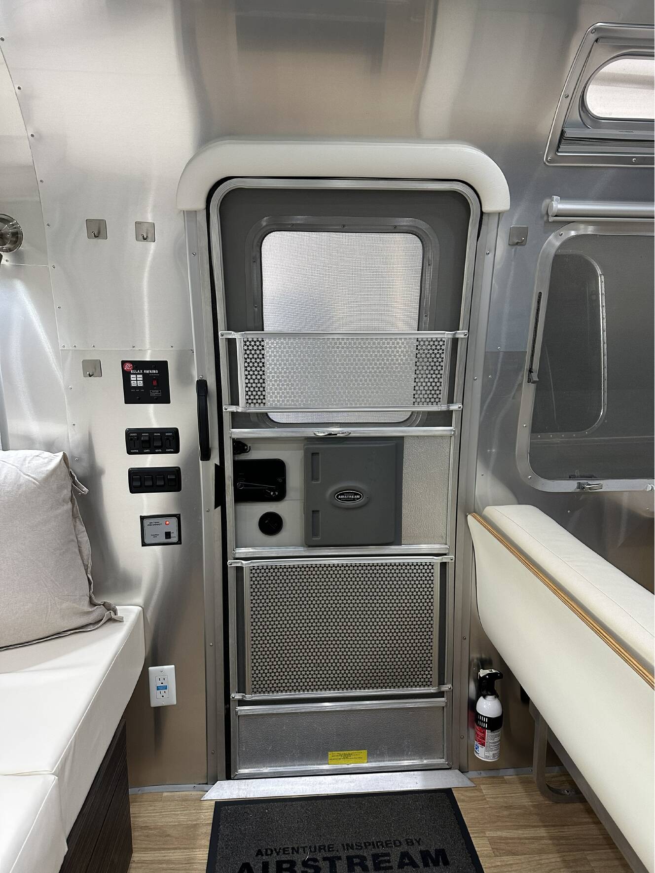 A photo of this 2019 Airstream INTERNATIONAL SIGNATURE 28RBT