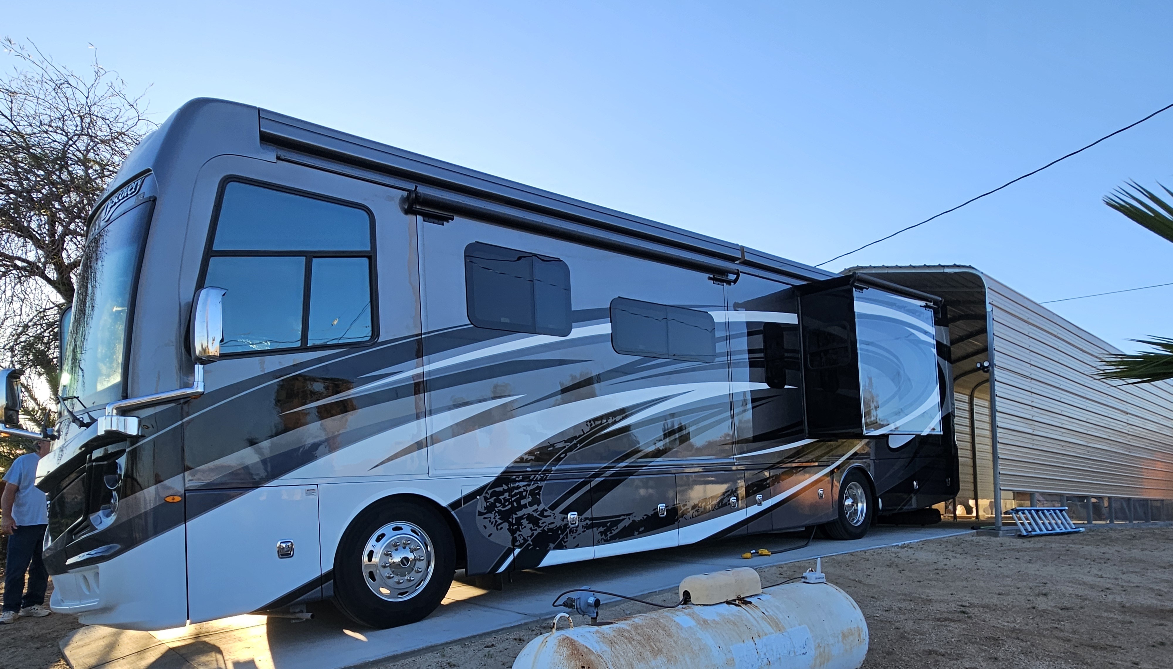 2020 Fleetwood DISCOVERY 40D in twentynine palms CA