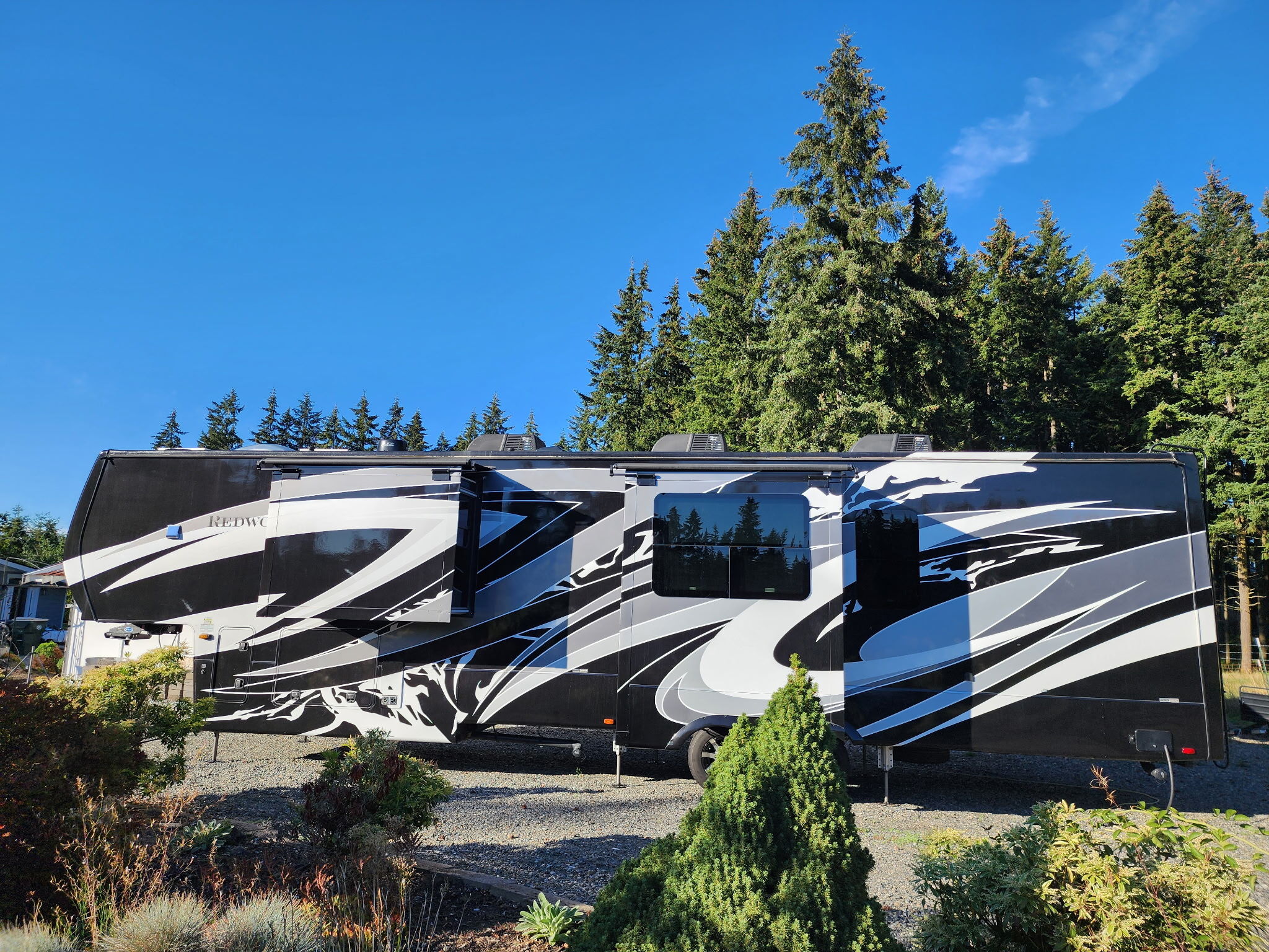 2021 Crossroads REDWOOD 4001LK RV