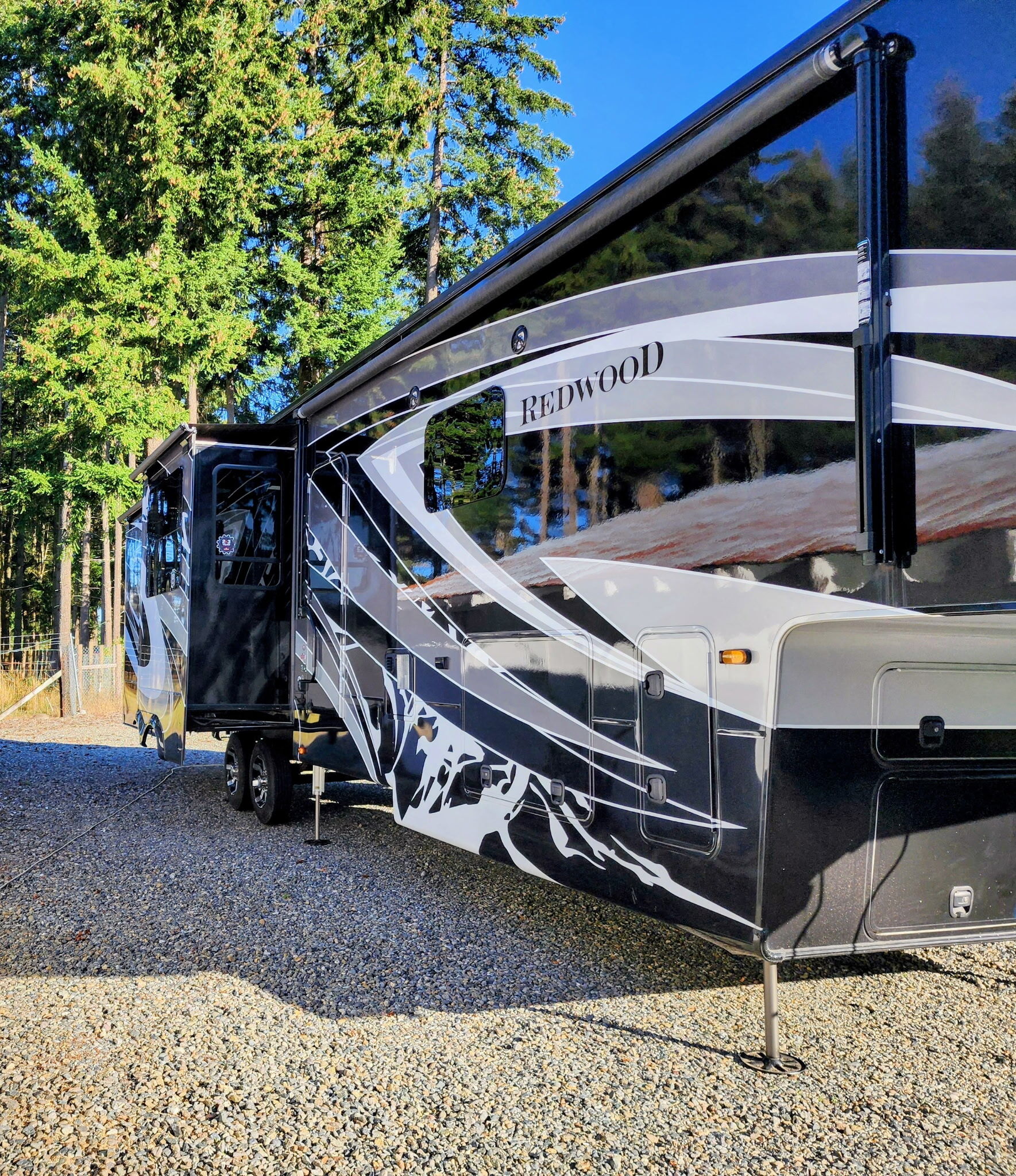2021 Crossroads REDWOOD 4001LK in yelm WA