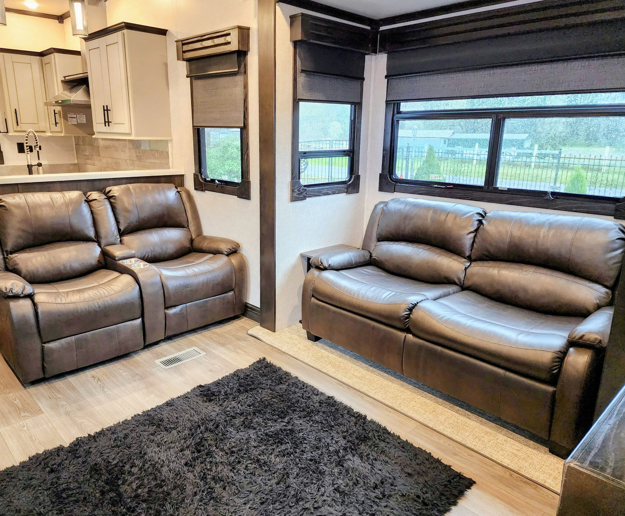 2021 Crossroads REDWOOD 4001LK in yelm WA