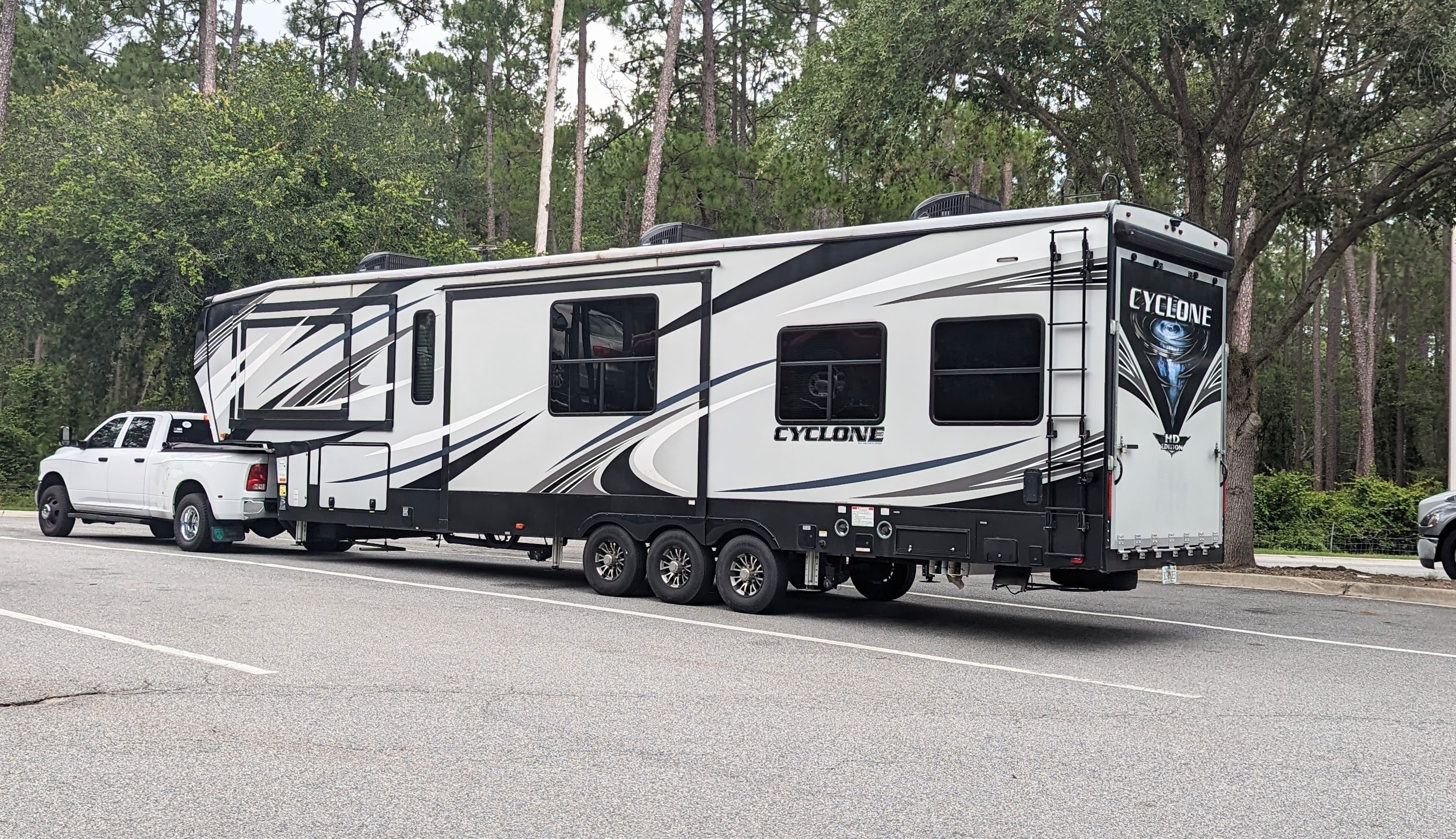 2020 Heartland CYCLONE 4007 RV
