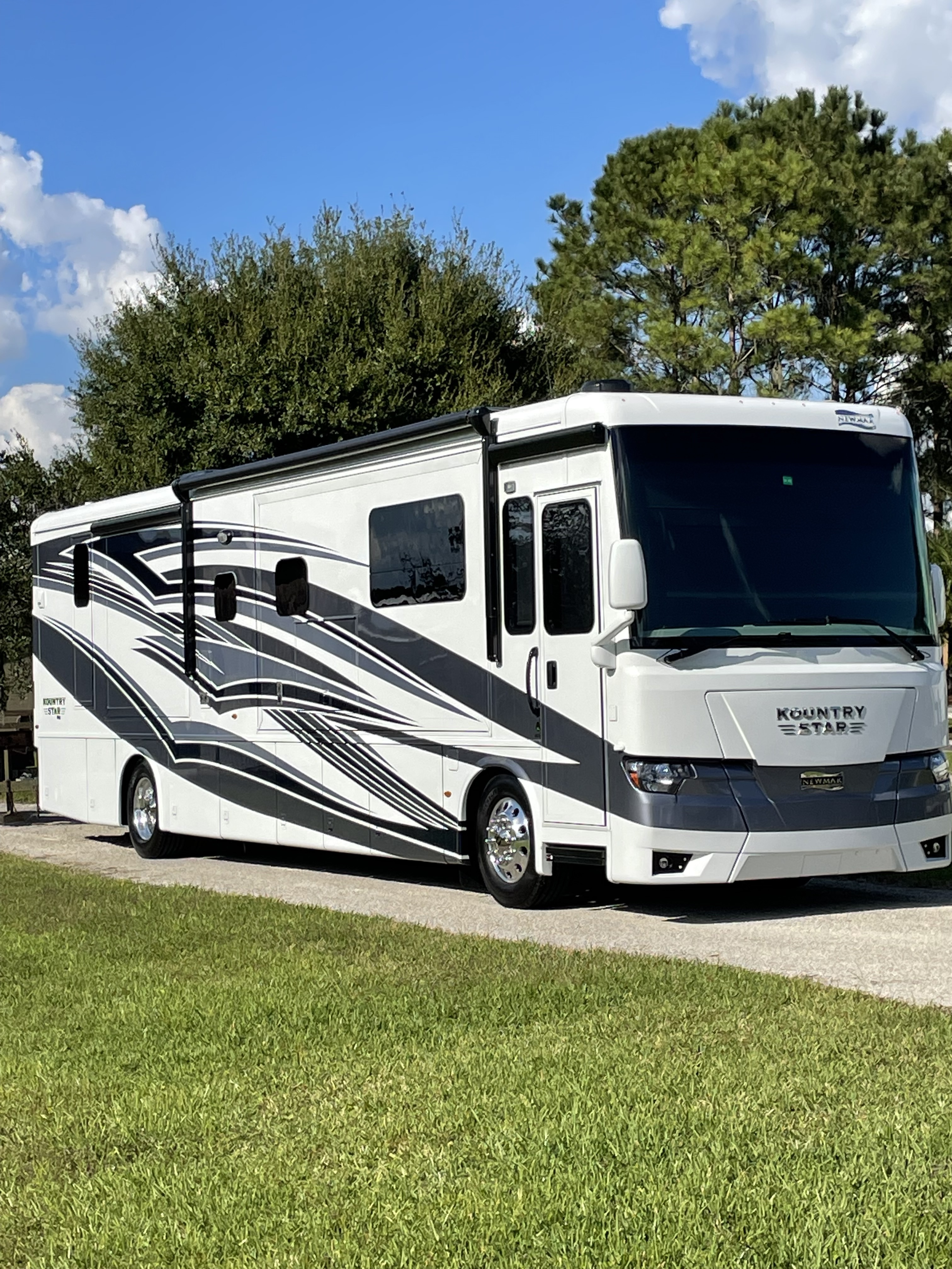 2022 Newmar KOUNTRY STAR 4037 RV