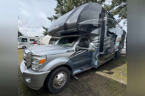 2017 Thor Motor Coach FOUR WINDS 35SB in coburg OR