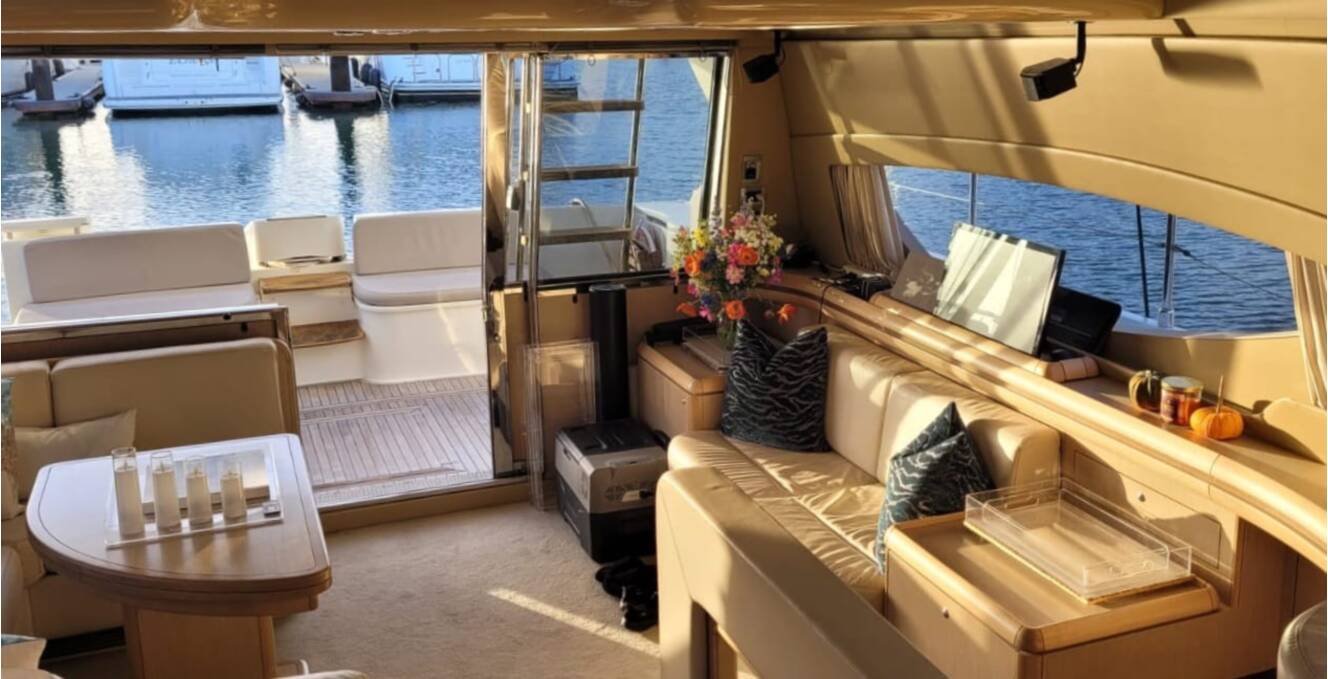 A photo of this 2006 Ferretti 550 Flybridge